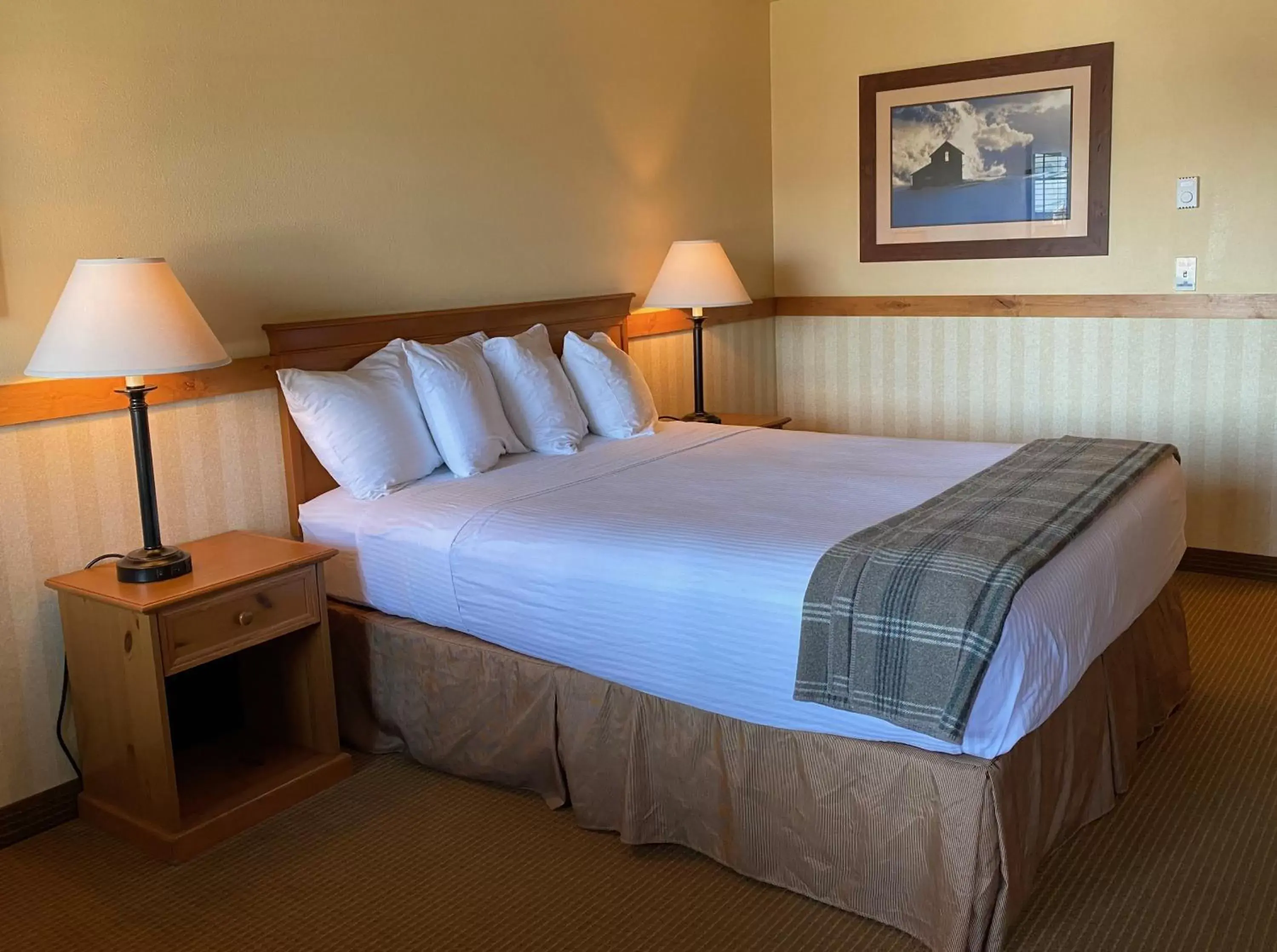 European Queen in Cousin's Country Inn European Queen in Cousin's Country Inn