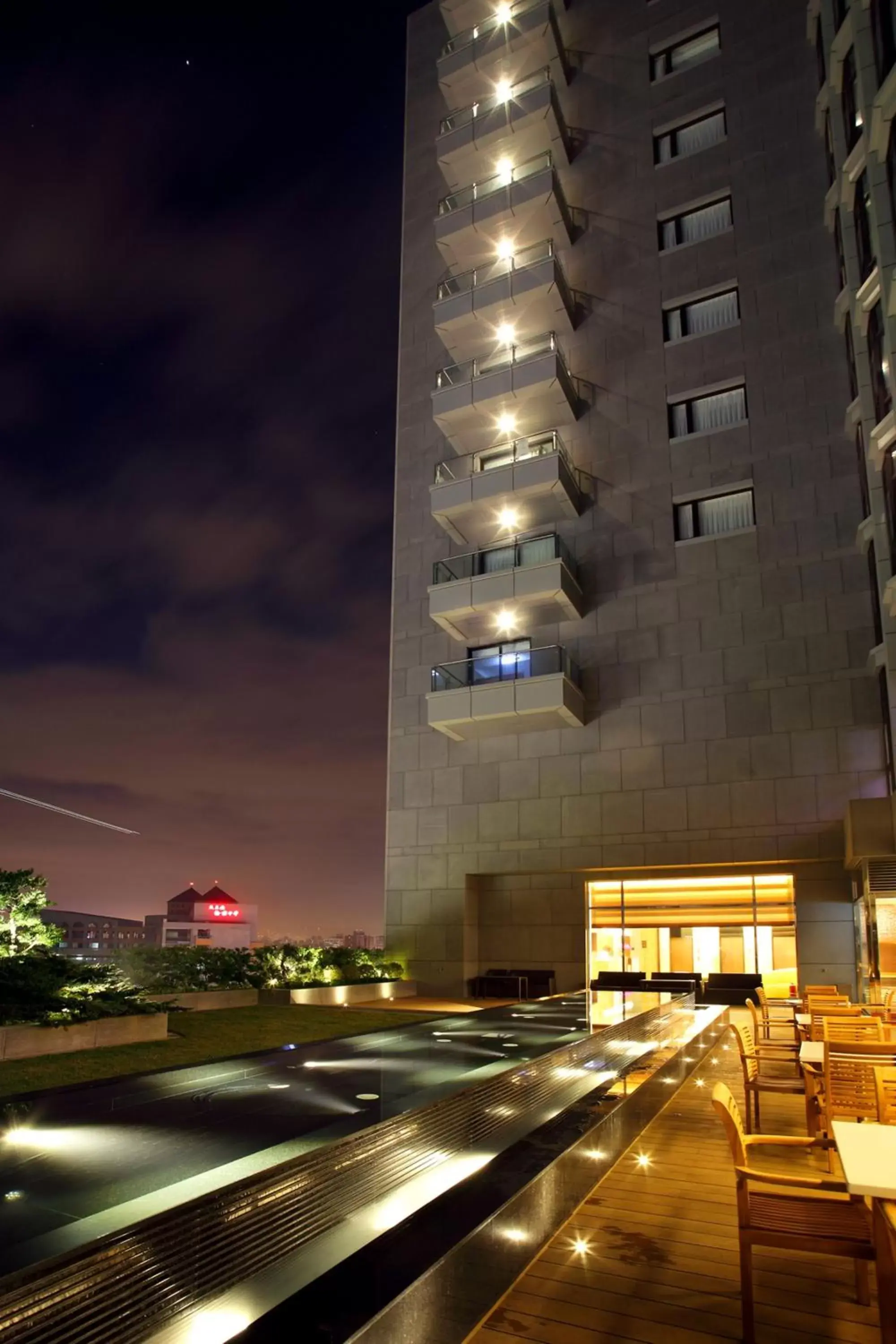 Facade/entrance in Park City Hotel - Luzhou Taipei