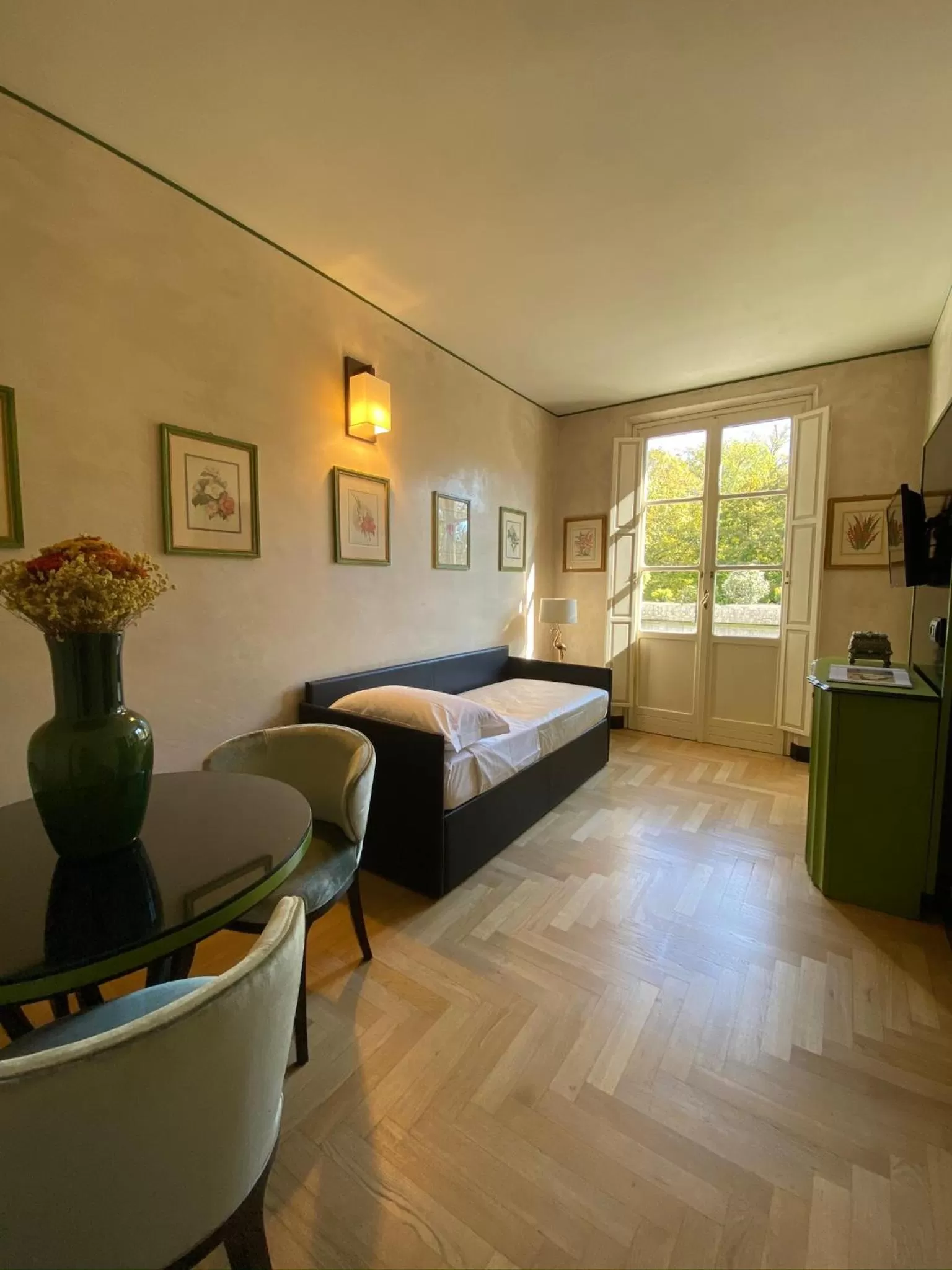 Seating area, Bed in Hotel Verdi Boutique Hotel