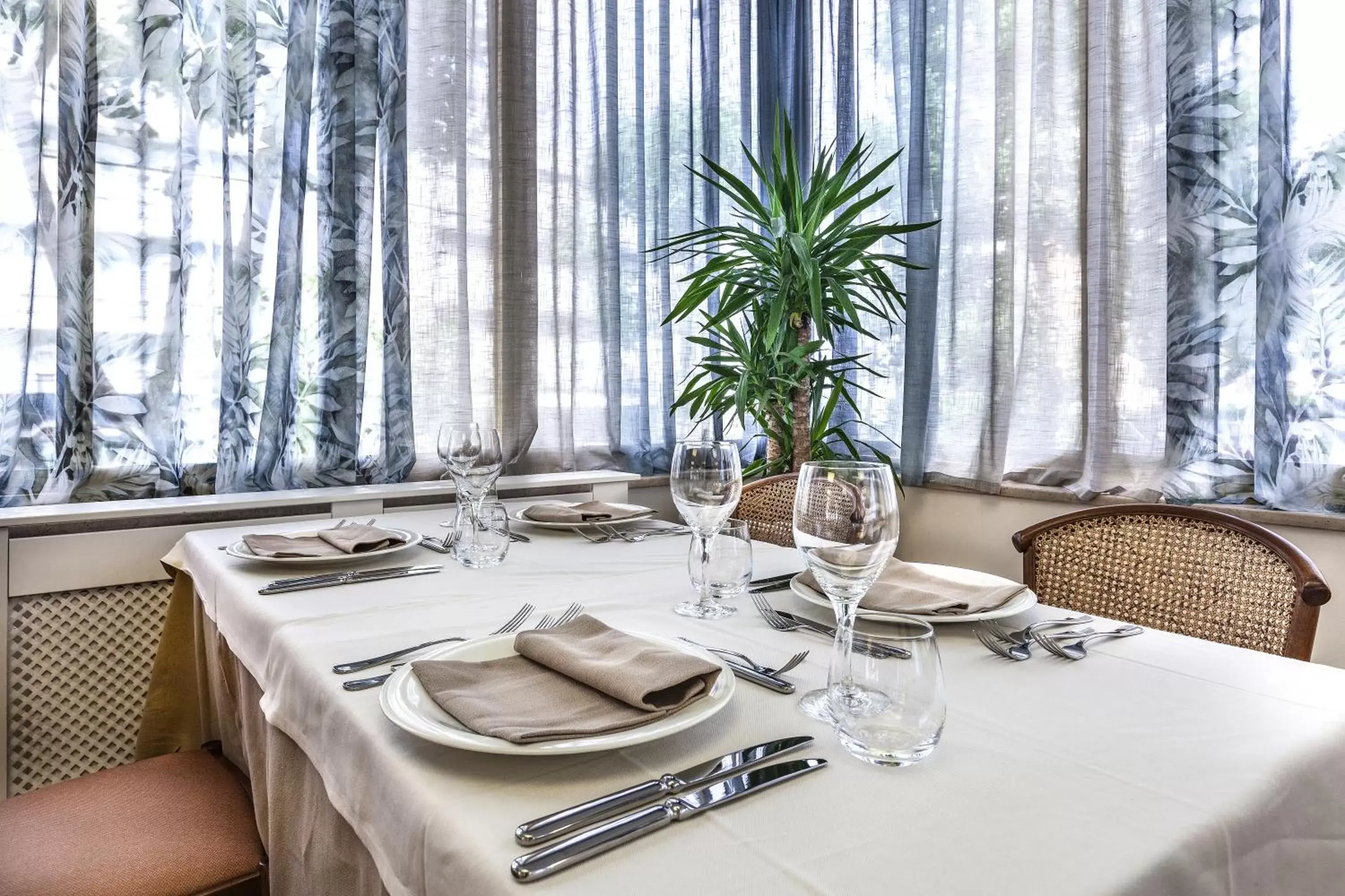 Restaurant/Places to Eat in Ariminum Hotel