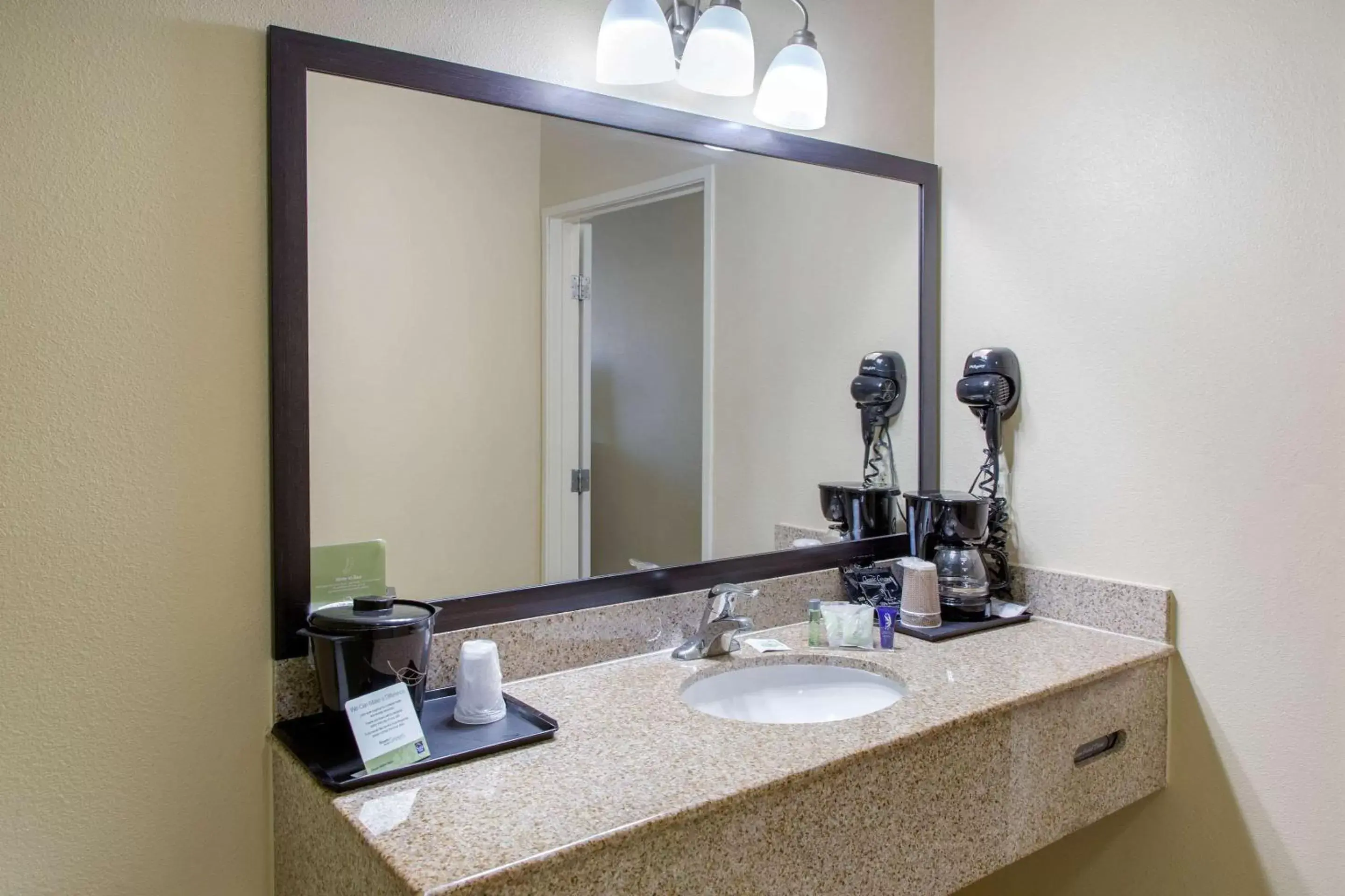 Bathroom in Sleep Inn & Suites Bakersfield North