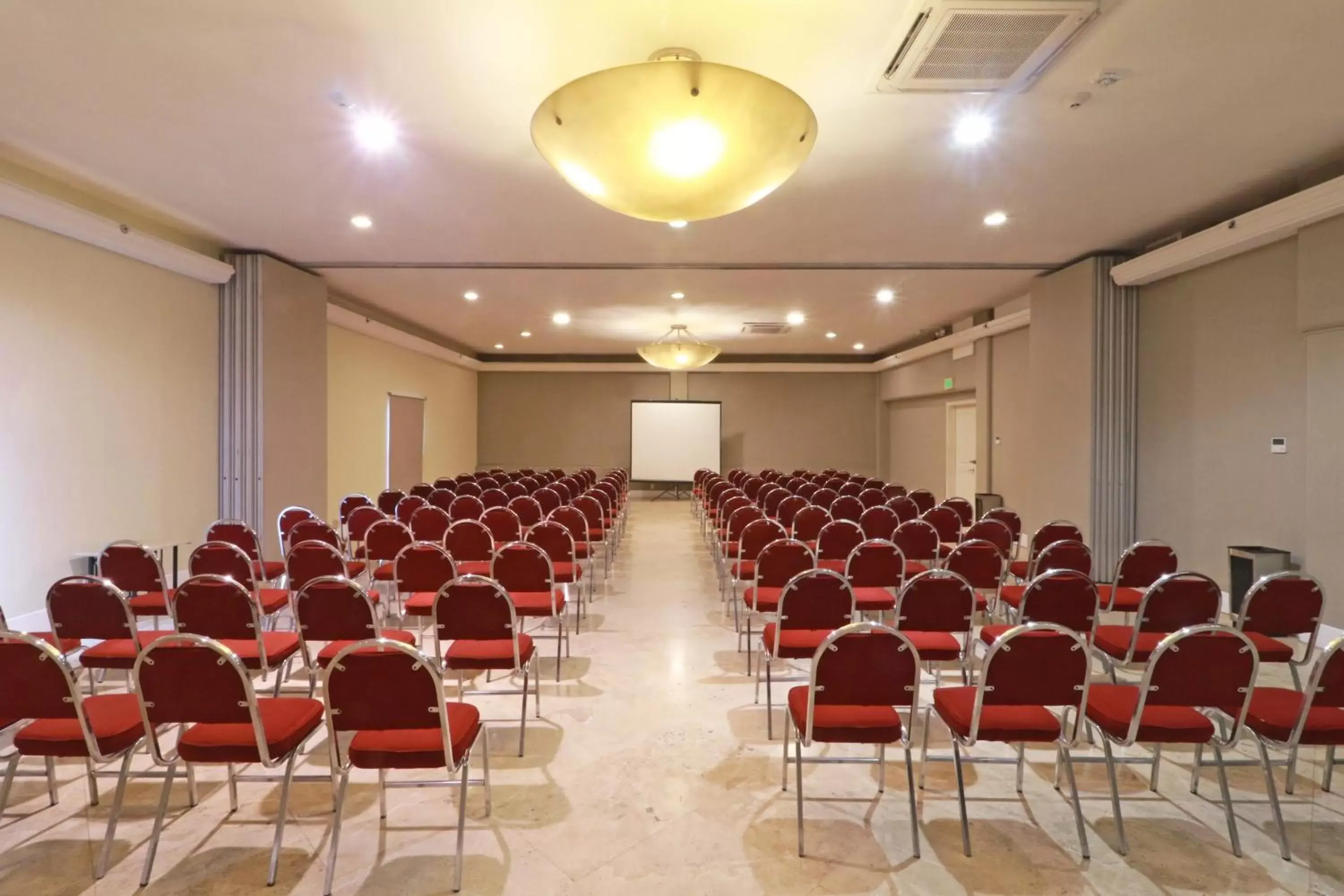 Meeting/conference room in Holiday Inn Hotel & Suites Centro Historico, an IHG Hotel