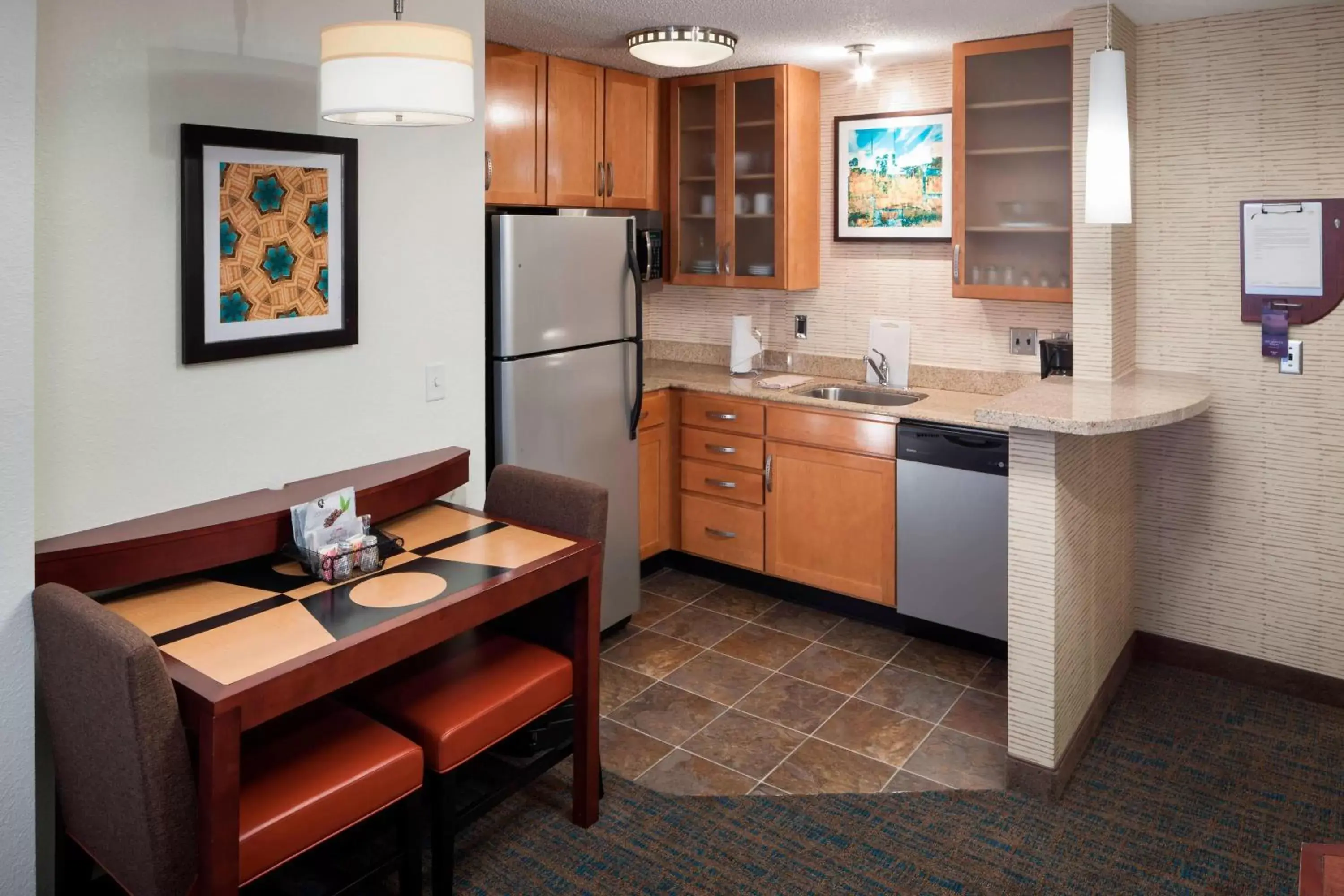 Bedroom, Kitchen/Kitchenette in Residence Inn by Marriott Hattiesburg