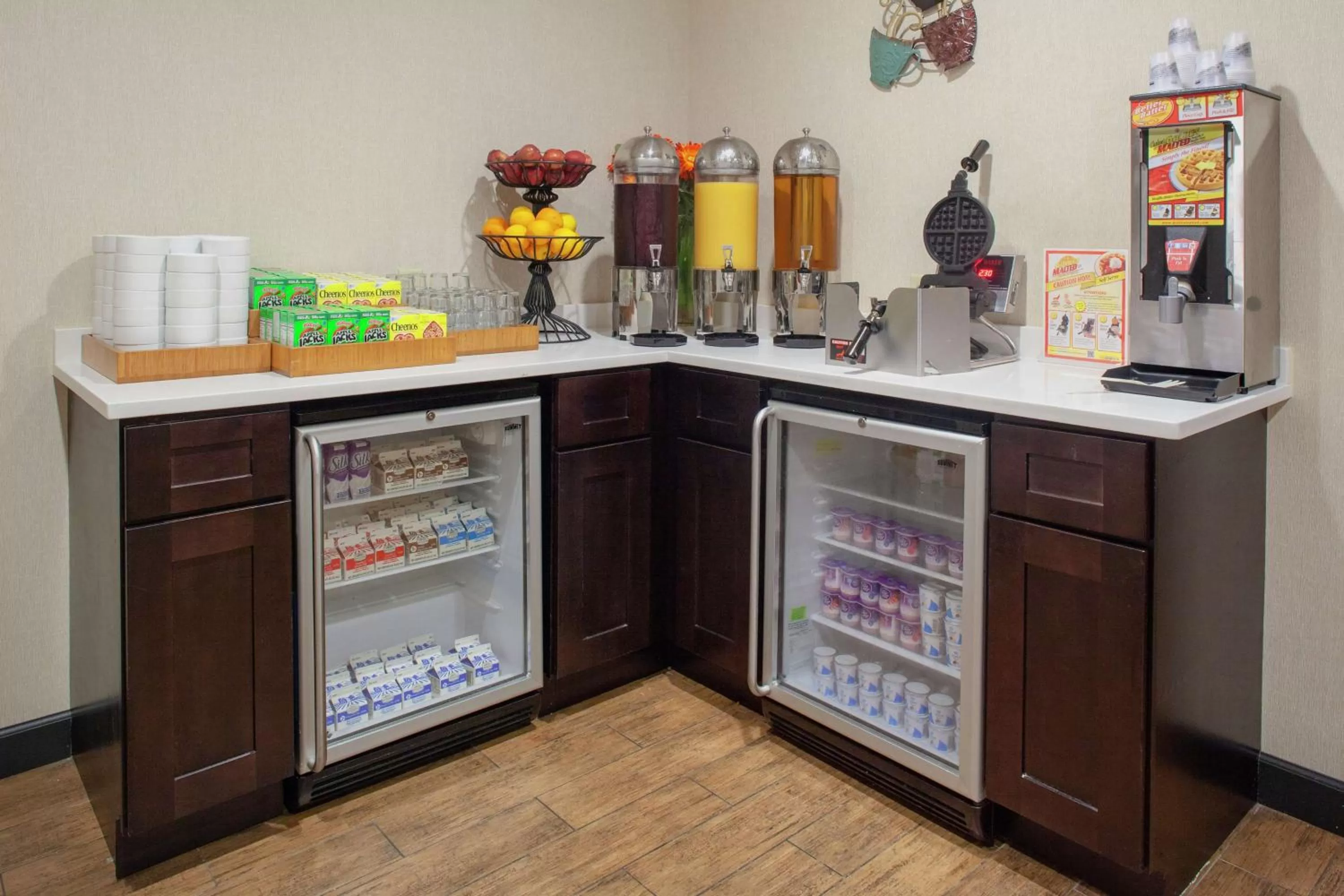 Breakfast in DoubleTree Suites by Hilton Dayton/Miamisburg