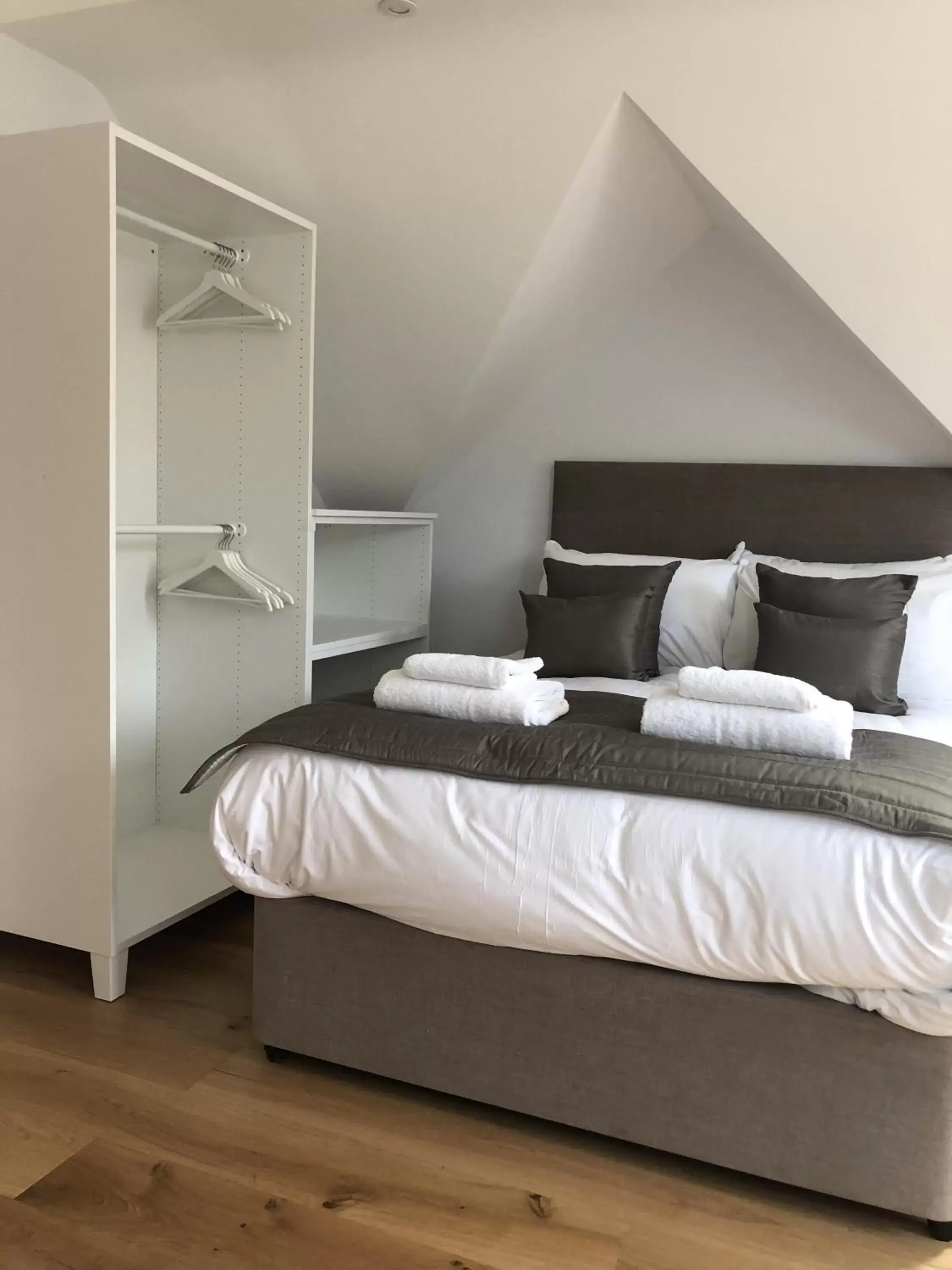 Bedroom, Bed in Hamilton Arms Suites