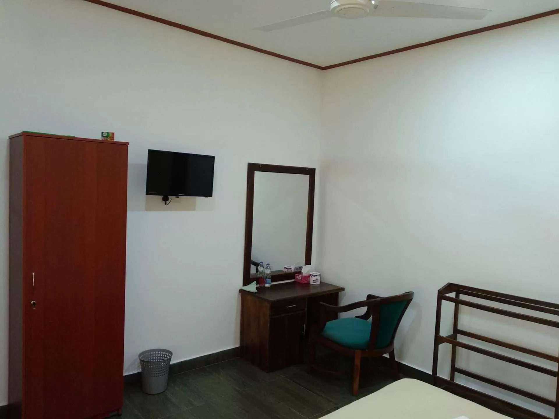 TV/Entertainment Center in Ocean Gate Negombo