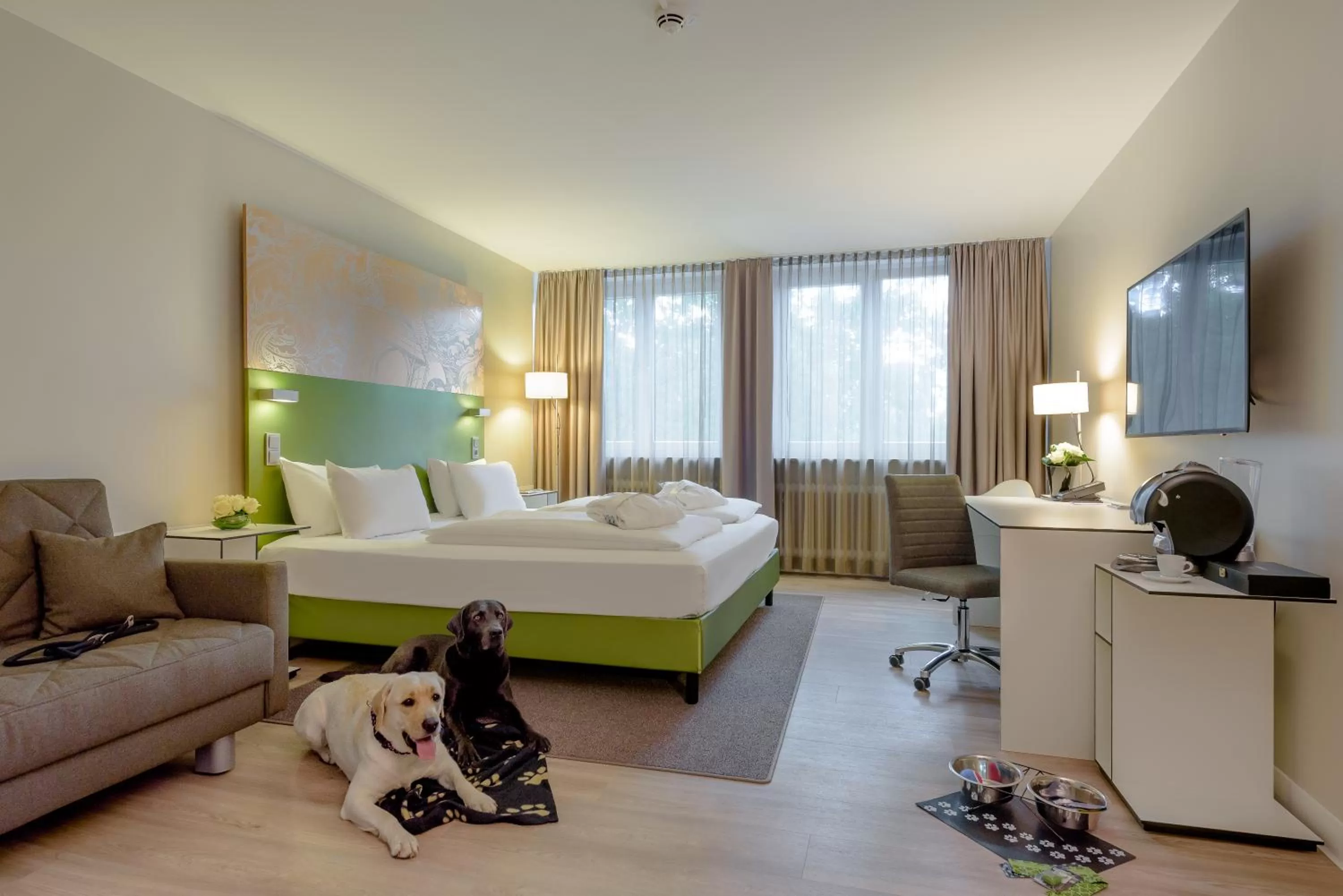 People, Bed in Congress Hotel Mercure Nürnberg an der Messe