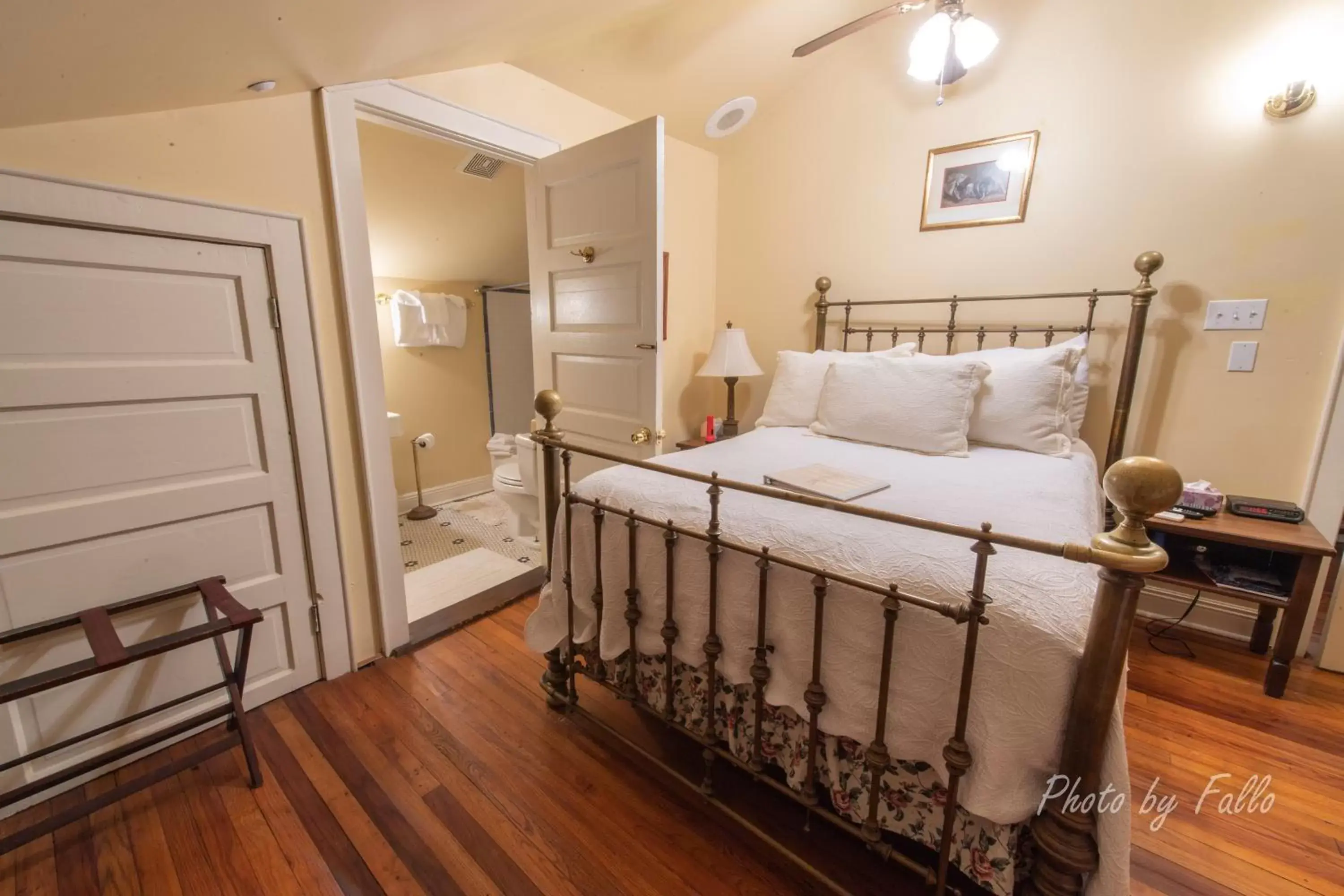 Bathroom, Bed in Edgar Degas House Historic Home and Museum