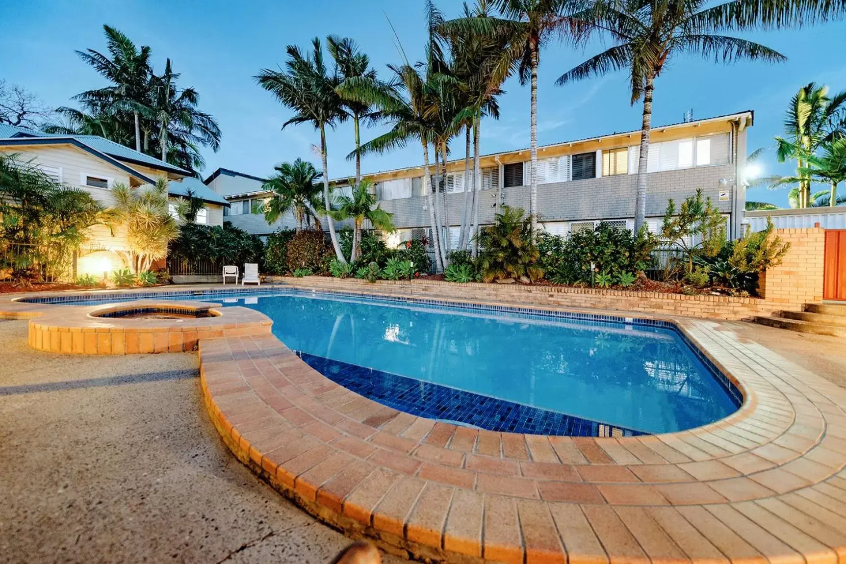 BBQ facilities, Swimming Pool in Fitzroy Motor Inn