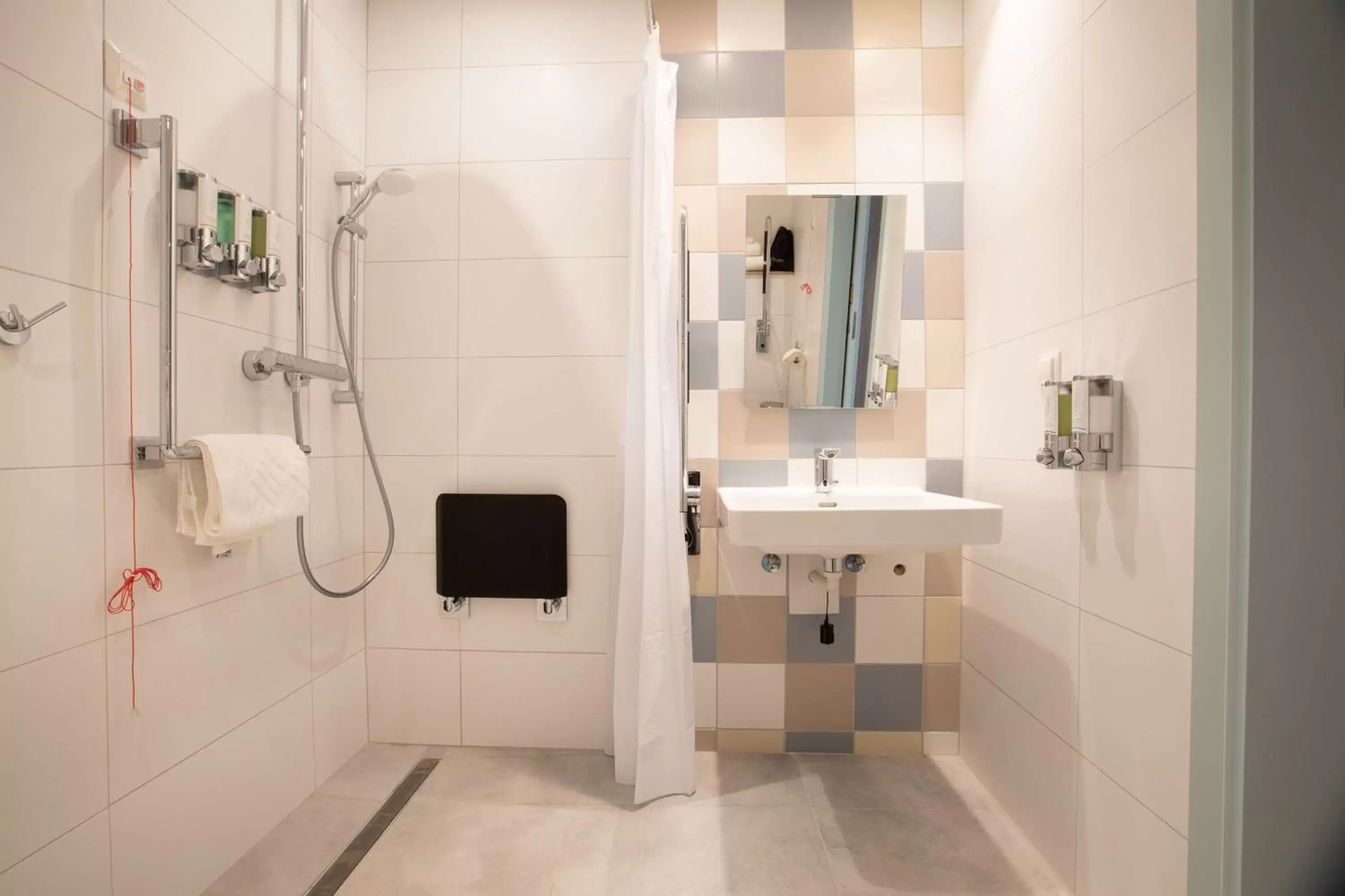 Bathroom in Hampton By Hilton Bialystok