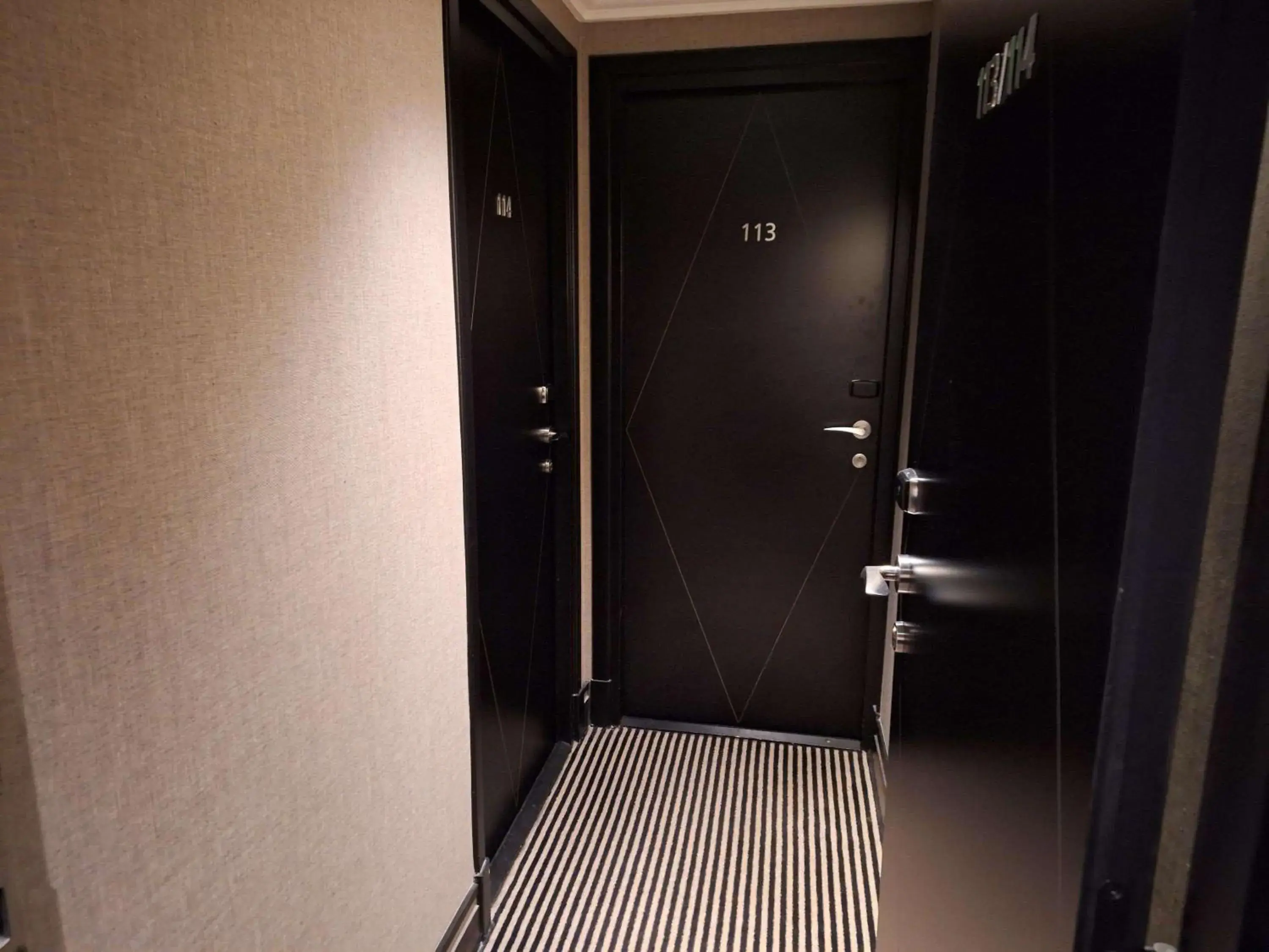 Bedroom, Bathroom in Mercure Paris Arc De Triomphe Wagram Hotel