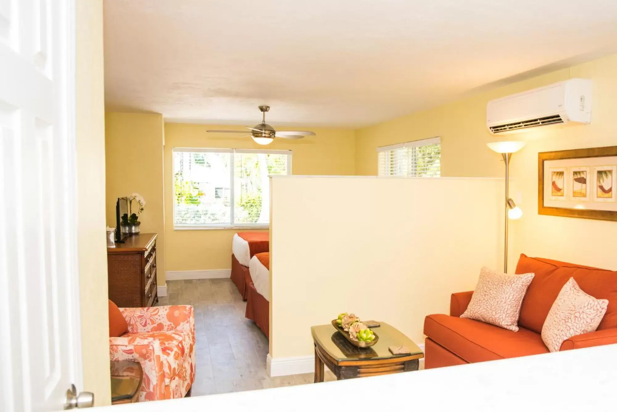 Bed, Seating Area in Coconut Bay Resort - Key Largo