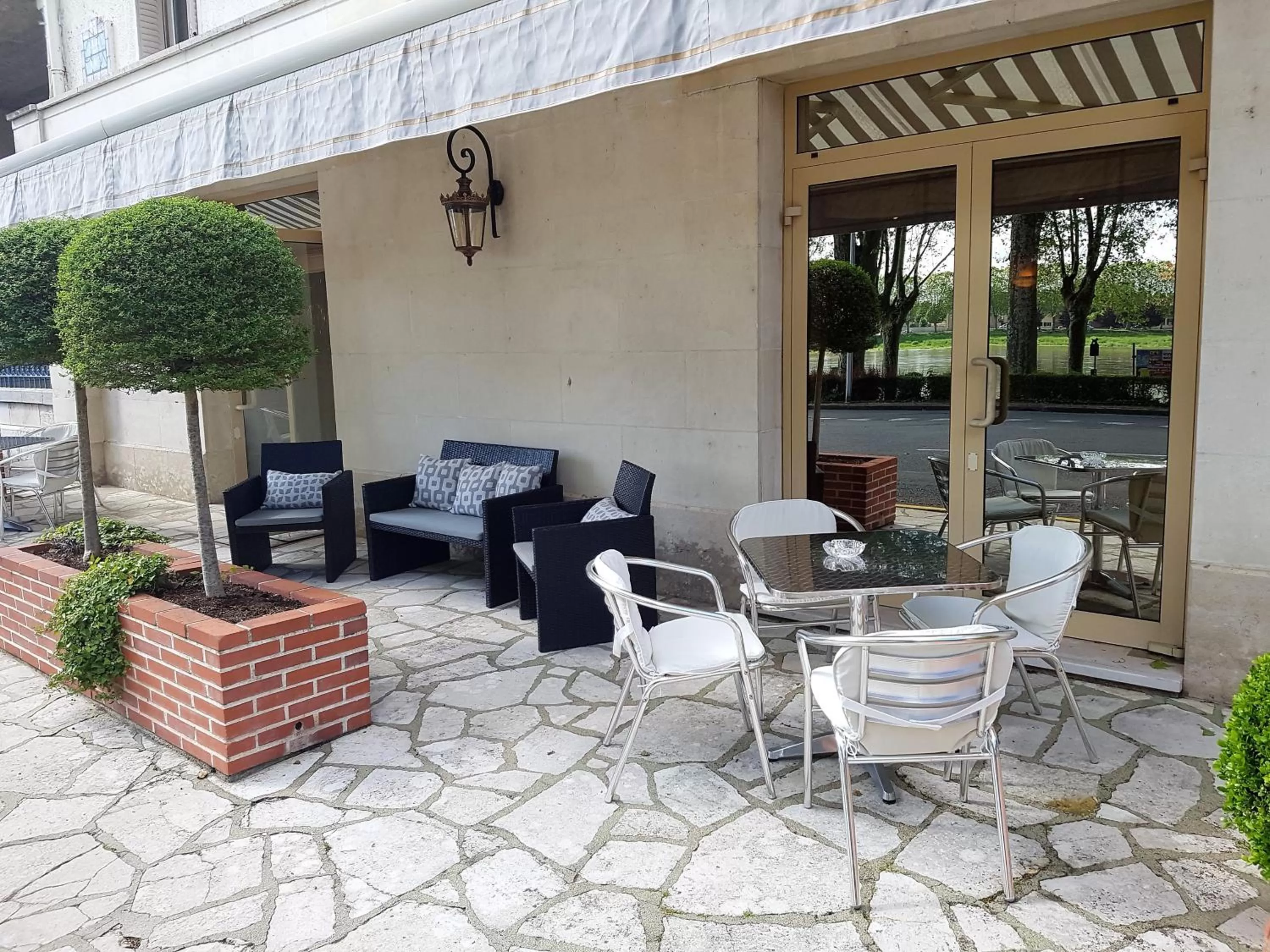 Balcony/Terrace in Logis Hôtel Le Rivage