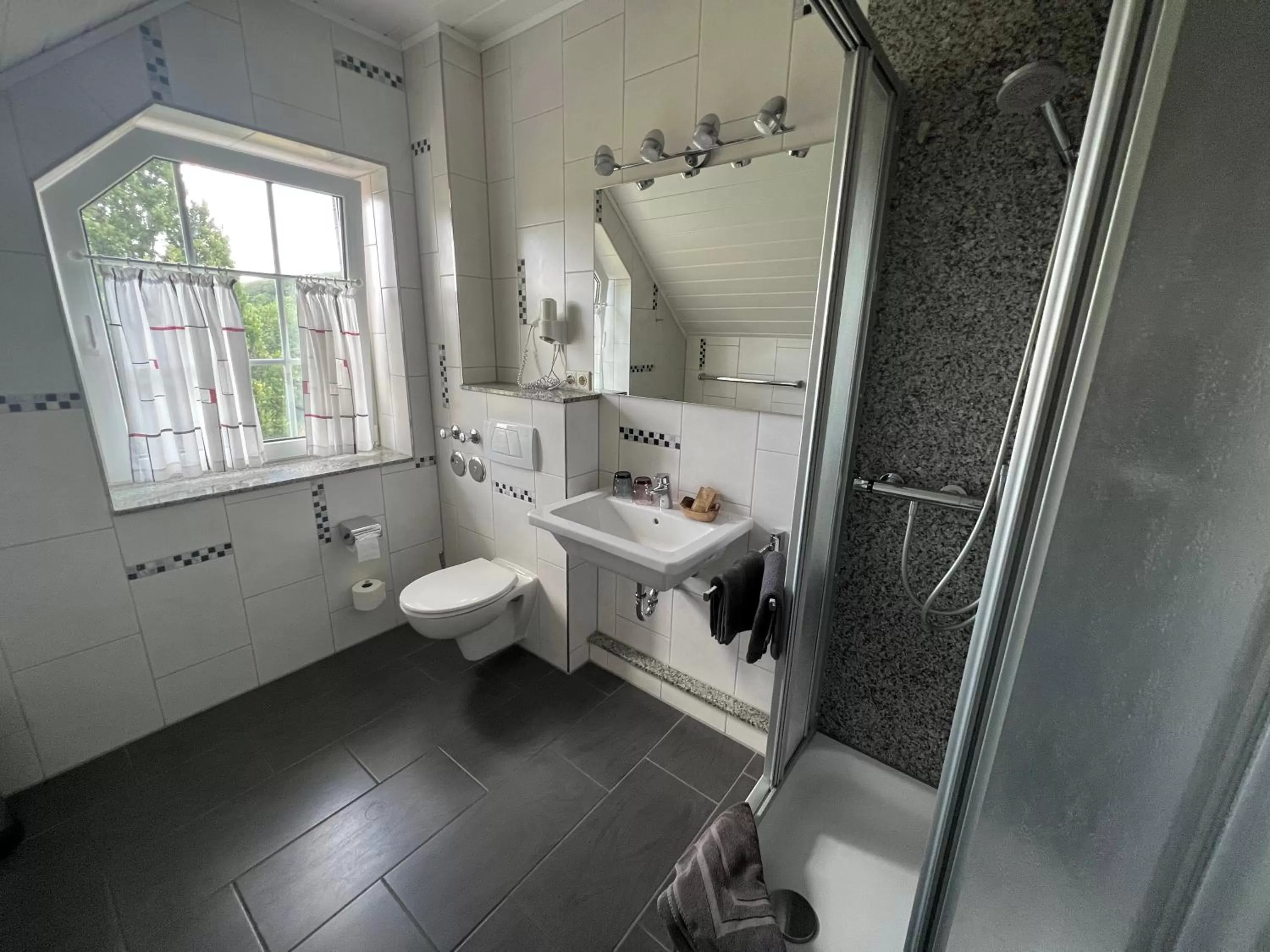 Bathroom in Hotel Rehkitz