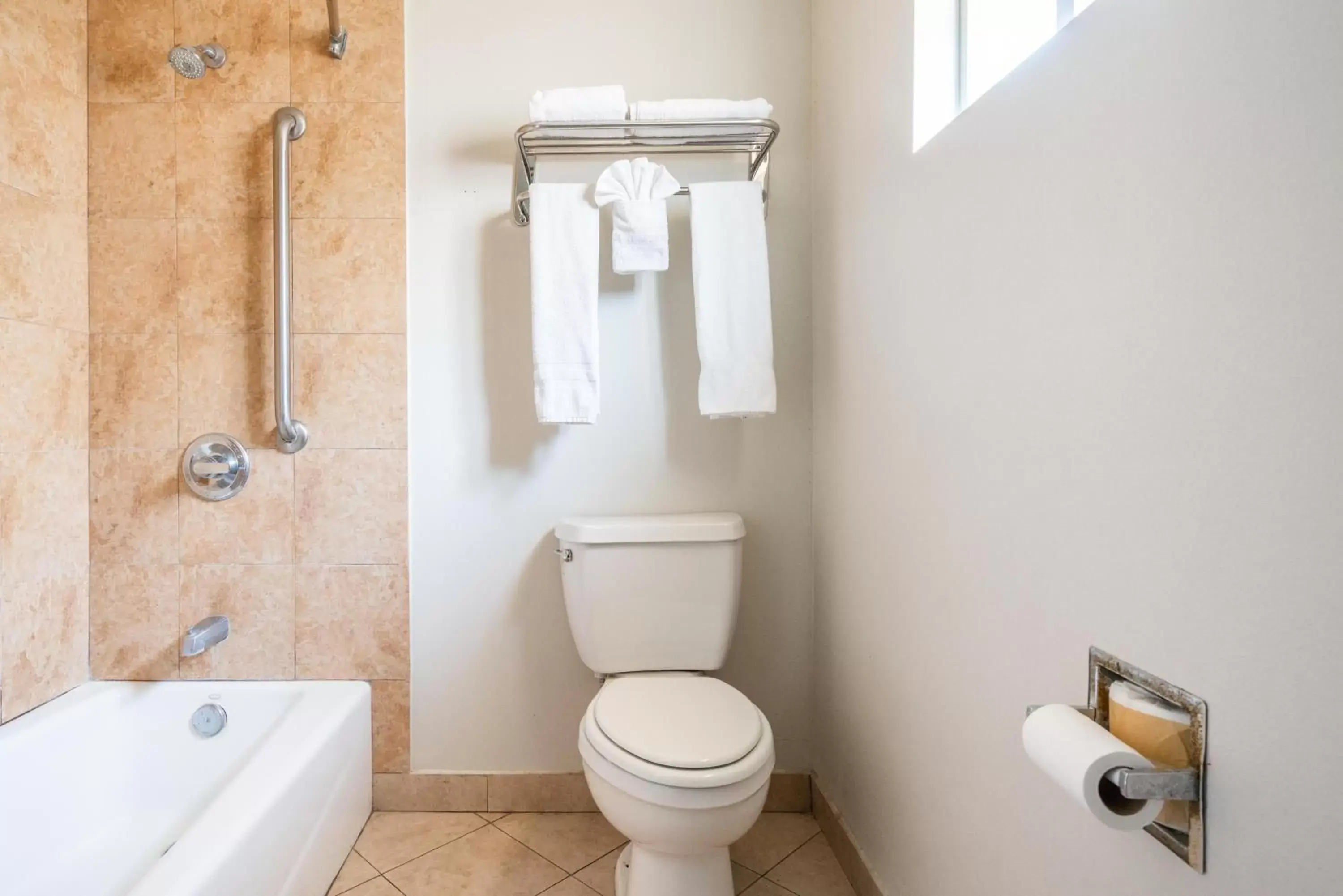 Bathroom in Solaire Inn & Suites