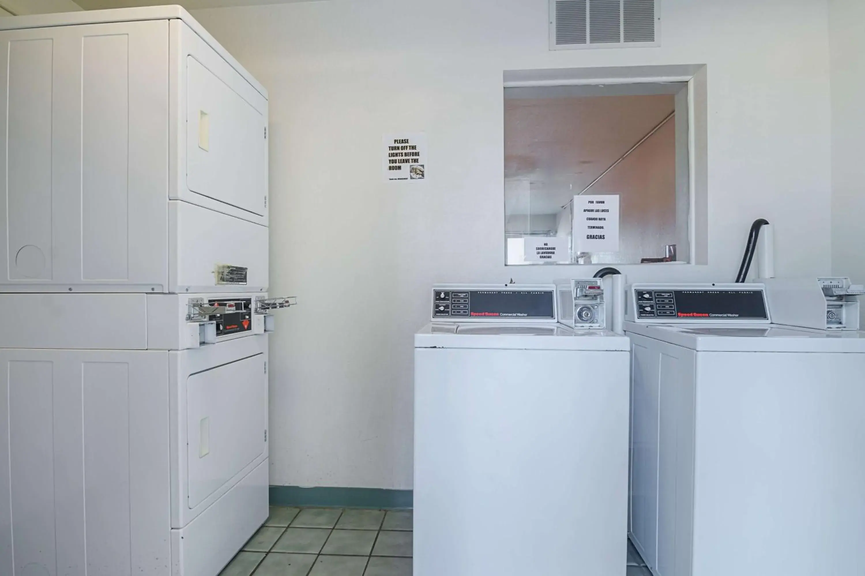 On site, Kitchen/Kitchenette in Motel 6-Mitchell, SD