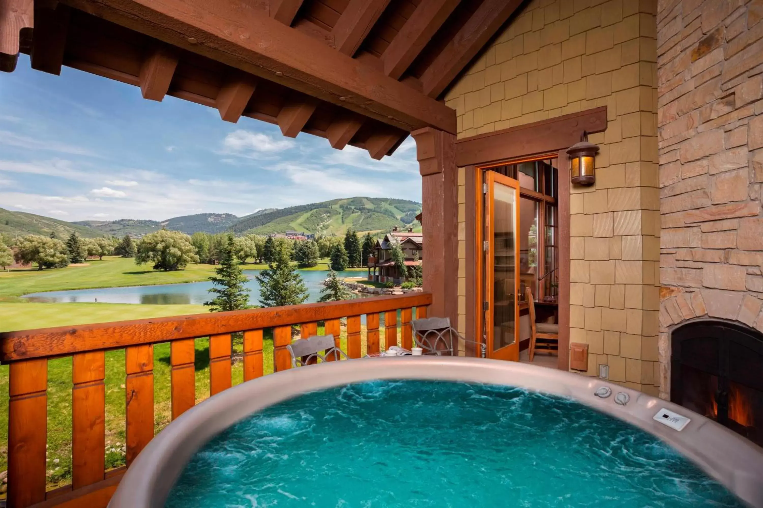 Photo of the whole room, Swimming Pool in Hotel Park City, Autograph Collection