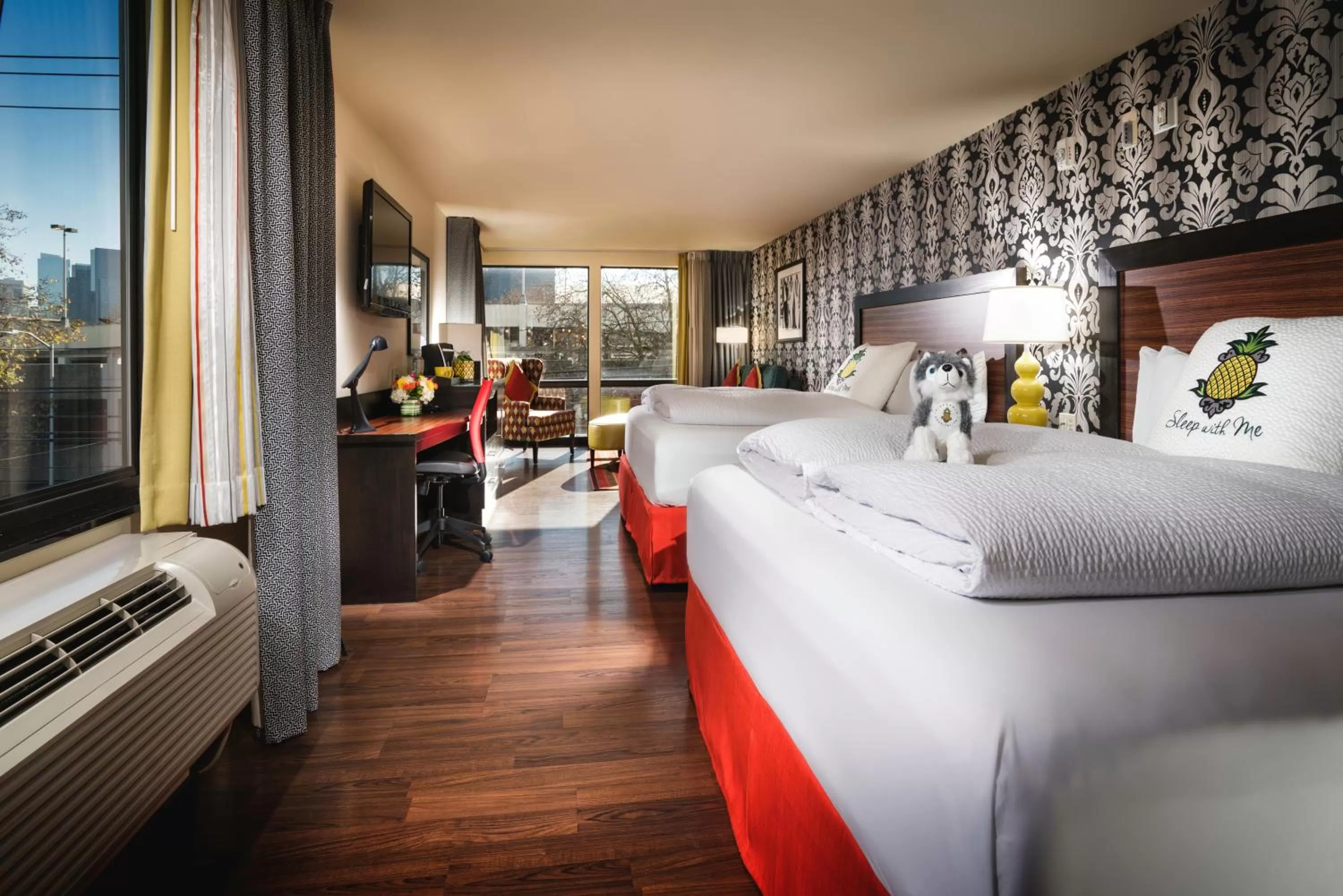 Photo of the whole room, Bed in Staypineapple, The Maxwell Hotel, Seattle Center Seattle