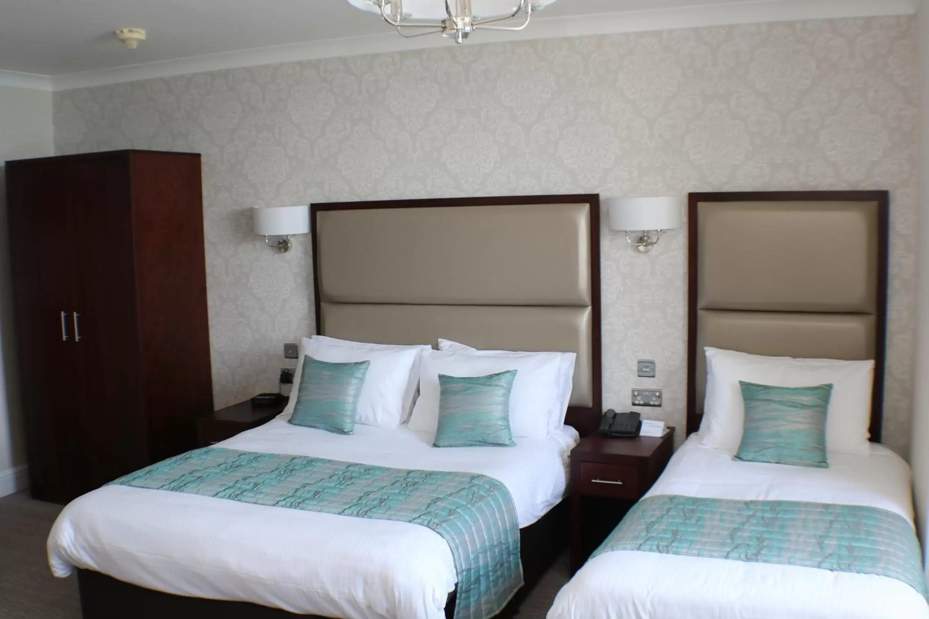 Bedroom, Bed in Legacy Hotel Victoria