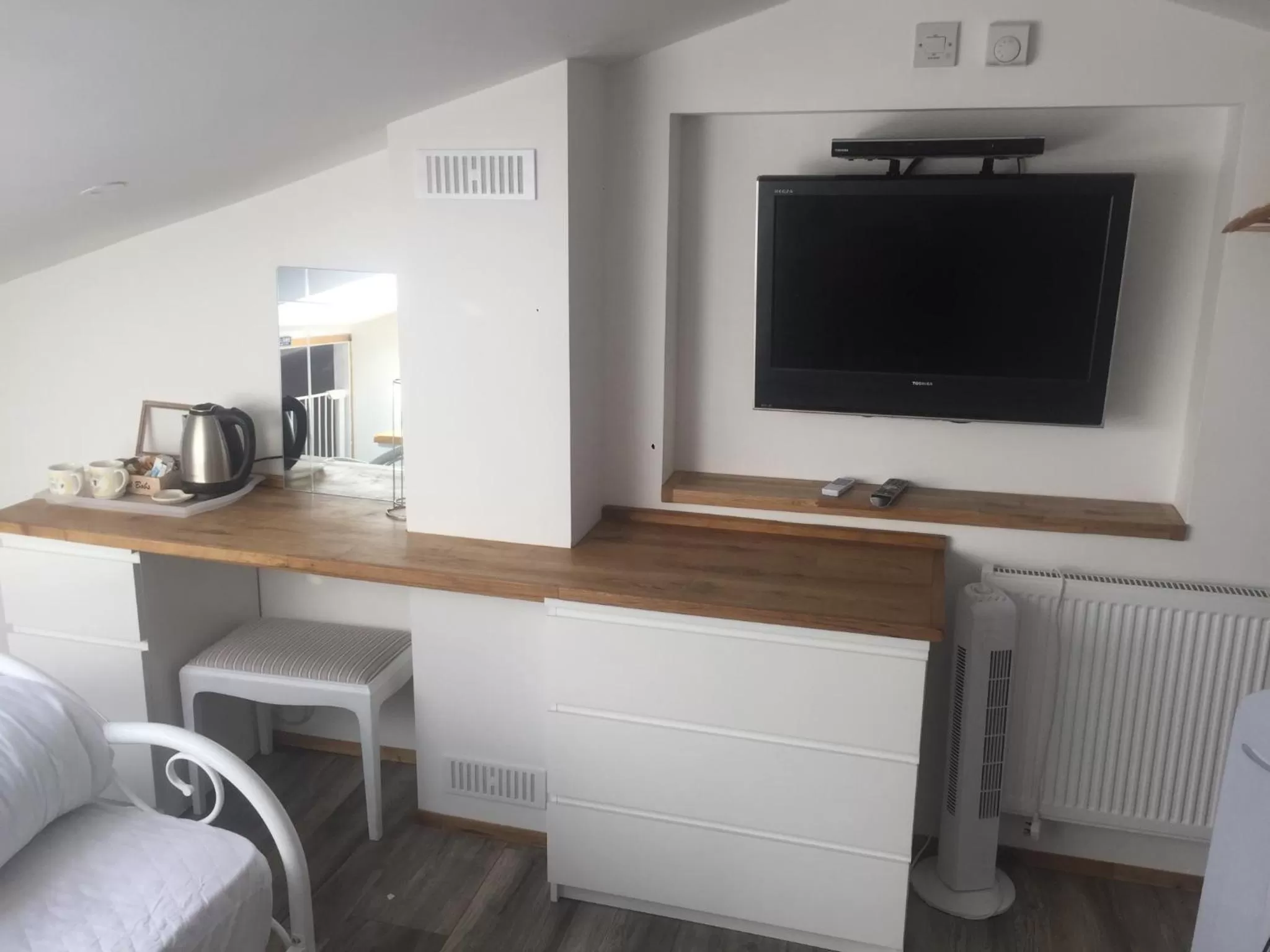 Coffee/tea facilities in Barton Gate Farm B&B