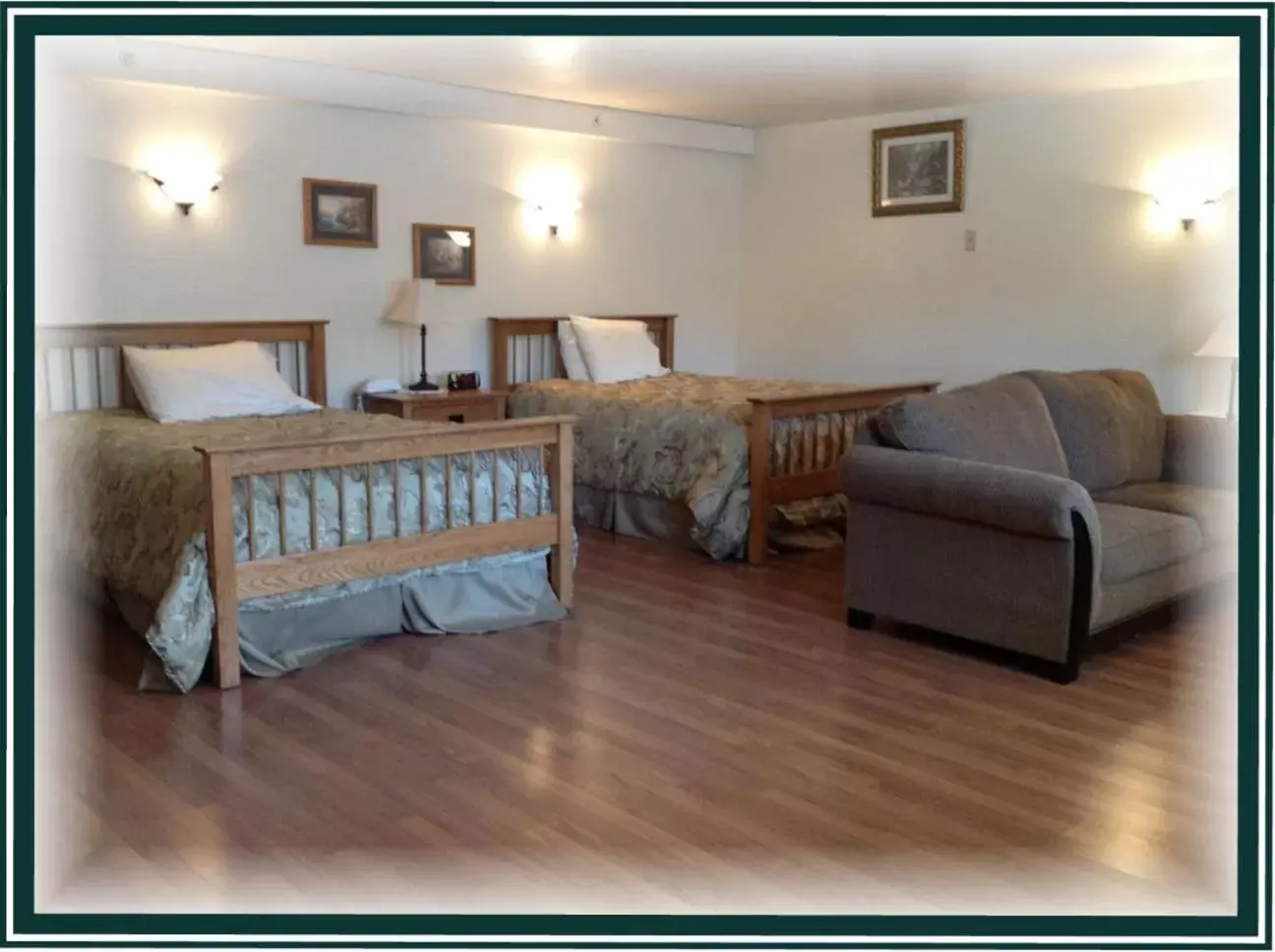 Seating area, Bed in Boardwalk Inn