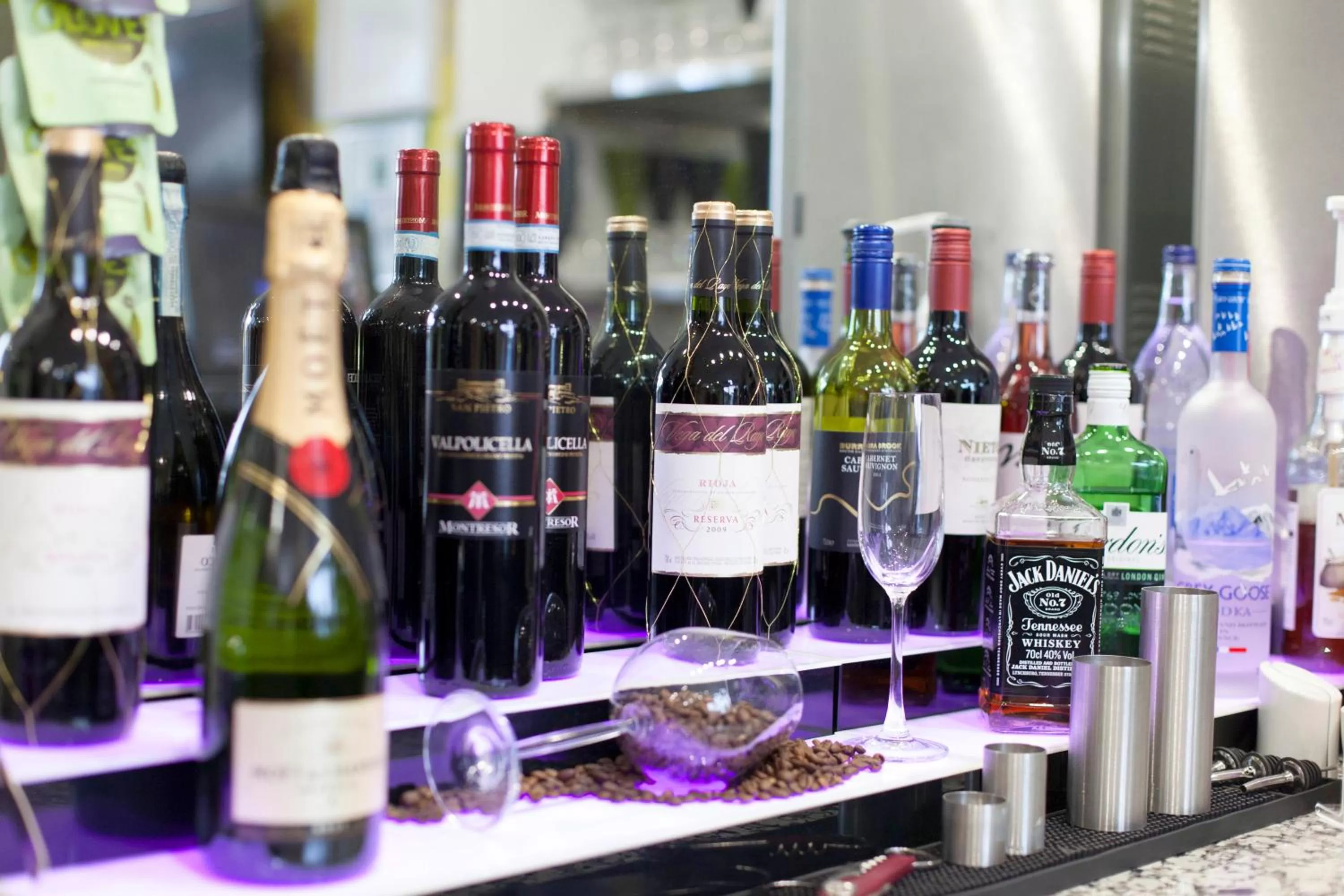 Alcoholic drinks in Hotel Shepherds Bush London