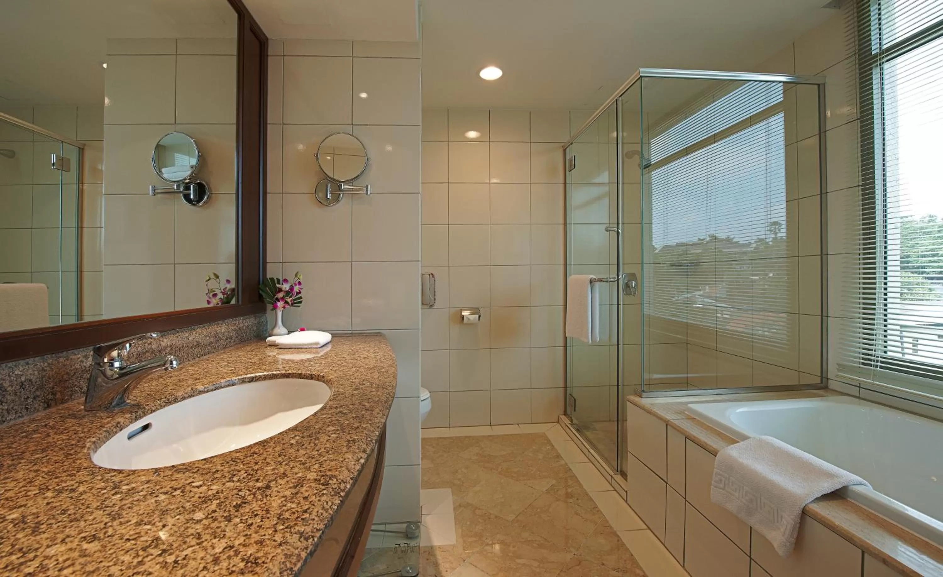 Shower in Eastin Hotel Kuala Lumpur