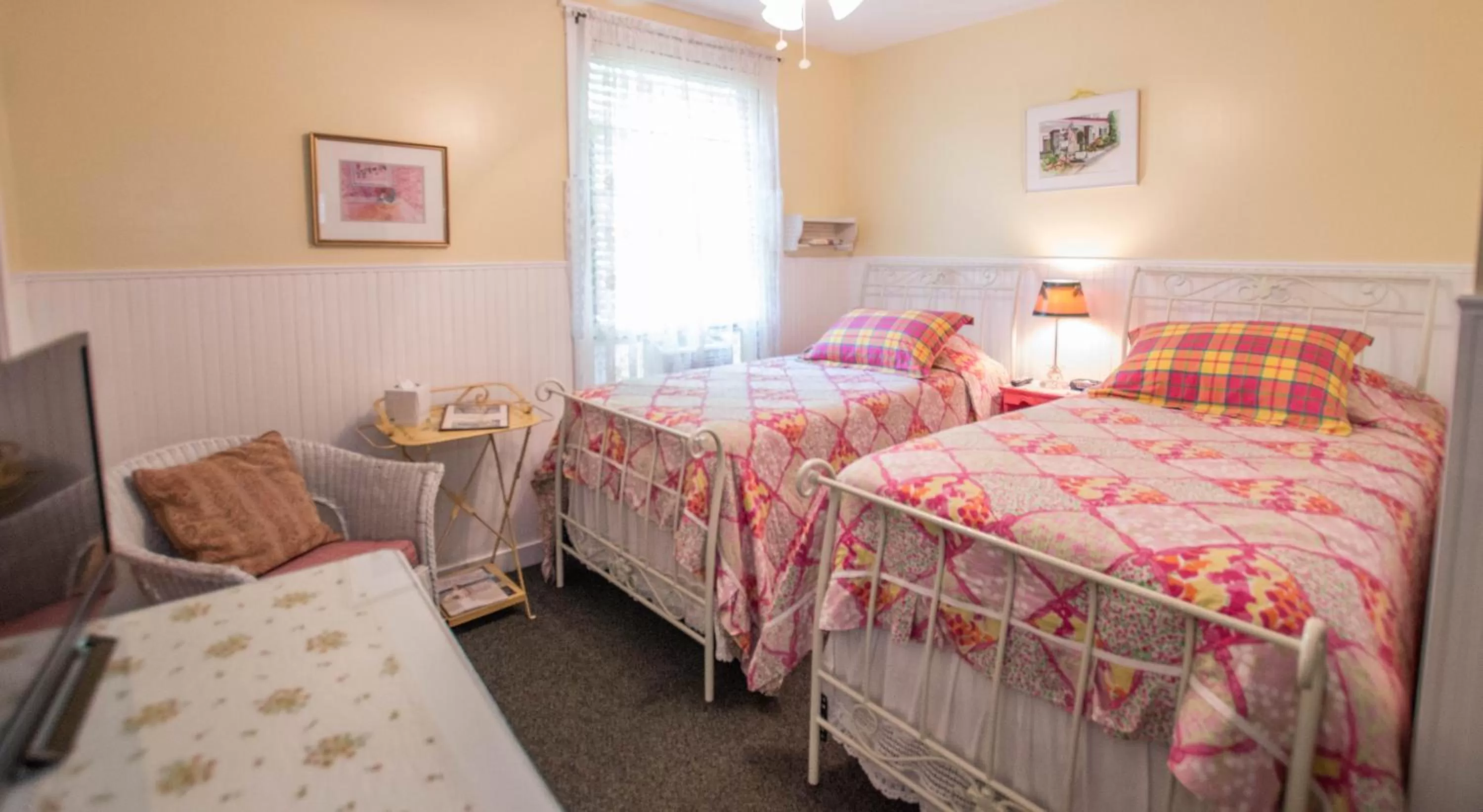 Photo of the whole room, Bed in Terrace Inn and 1911 Restaurant