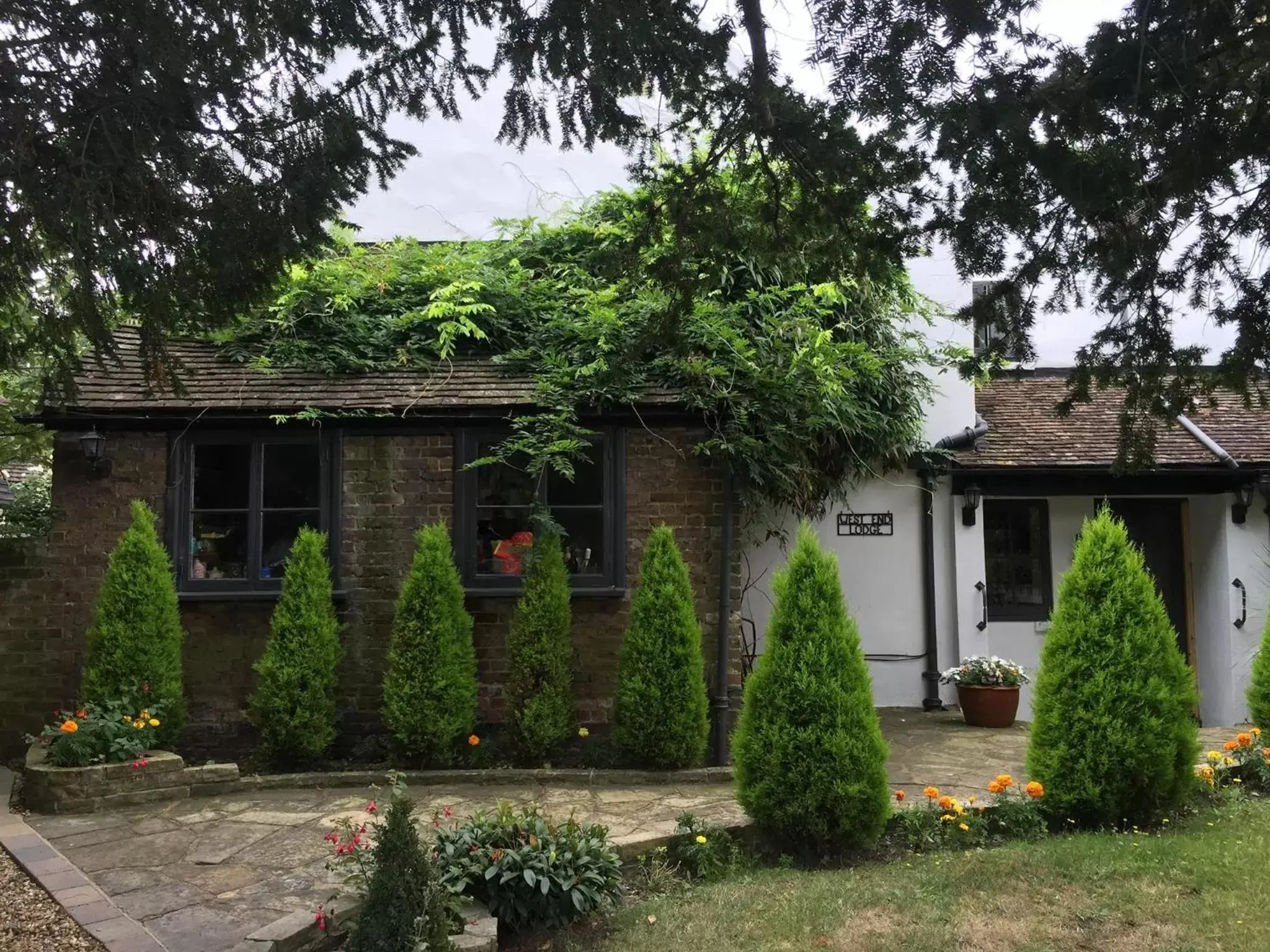 Property Building in West End Lodge