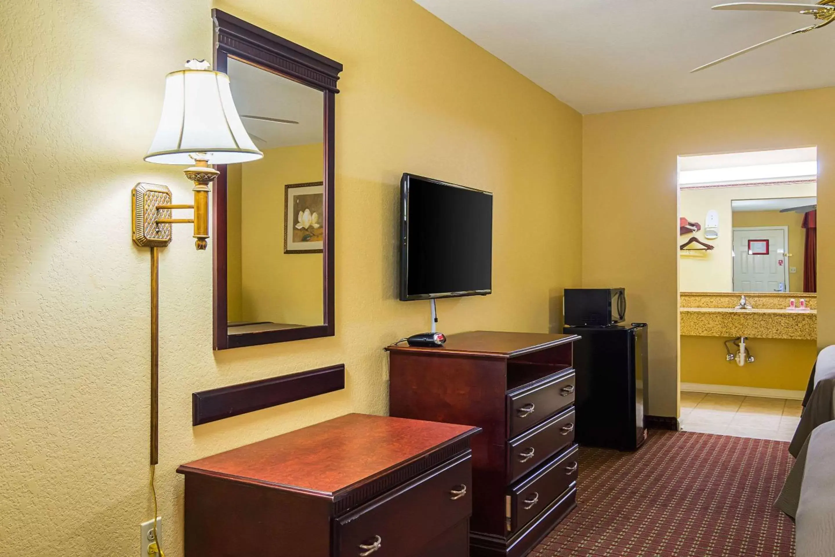 Queen Room with Two Queen Beds - Non-Smoking in Econo Lodge Inn & Suites Bryant