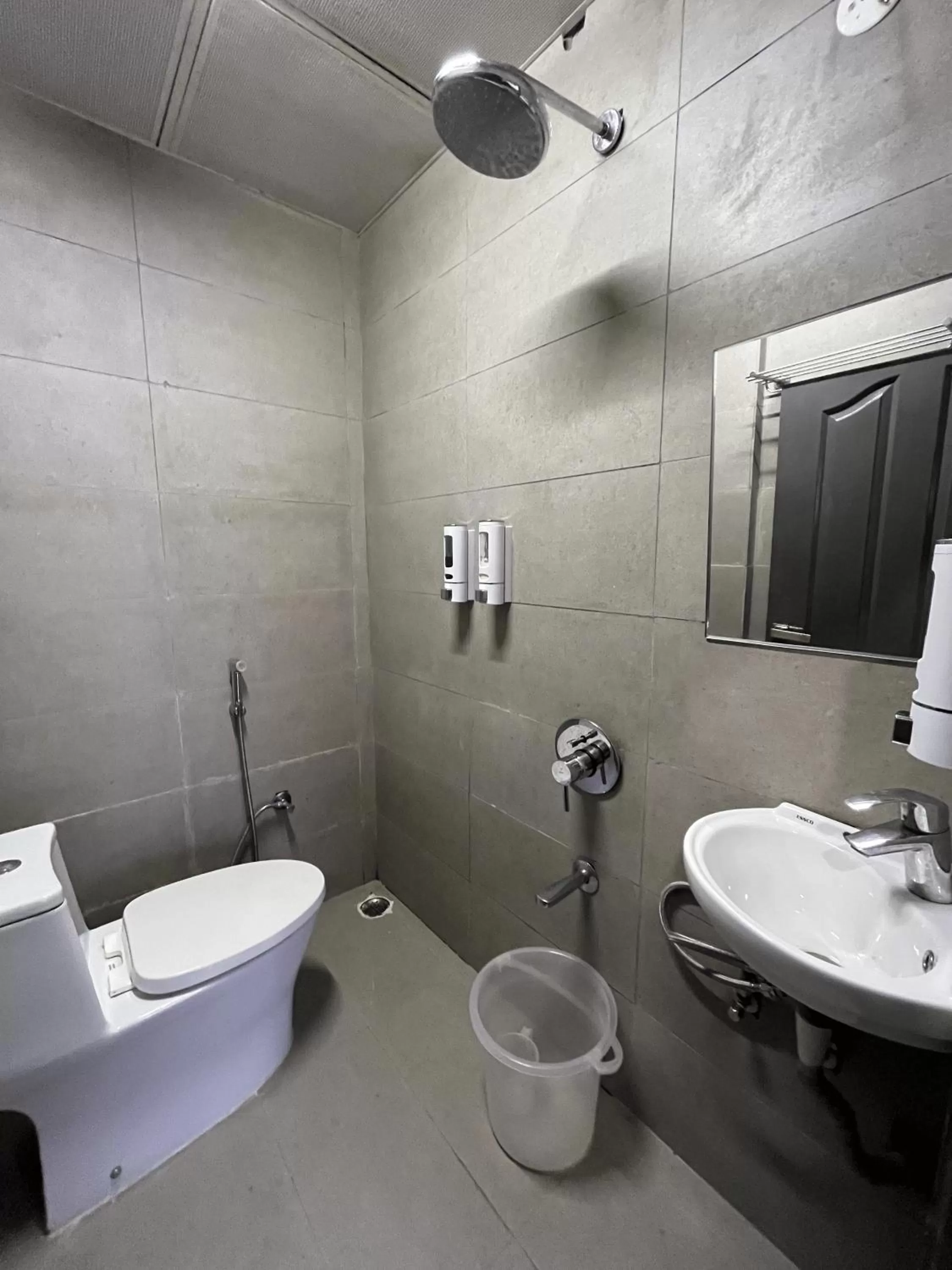 Shower, Bathroom in Hotel Zen Garden