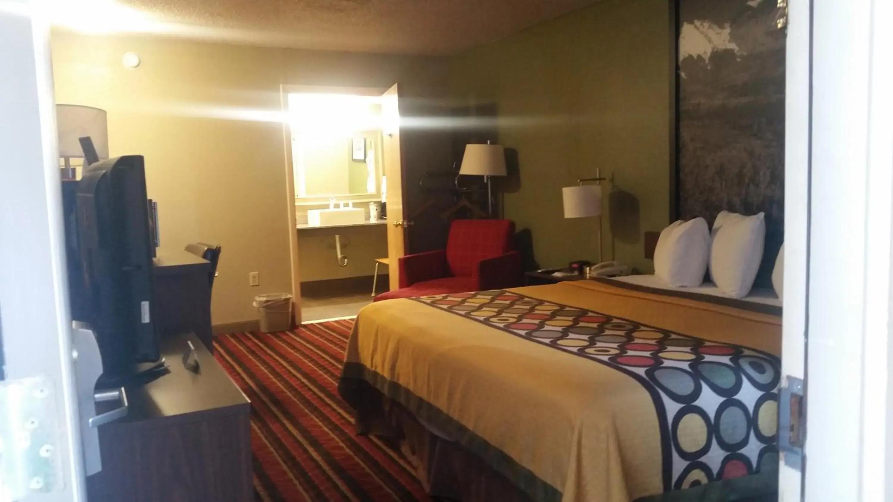 Photo of the whole room, Room Photo in Super 8 by Wyndham Denver Central