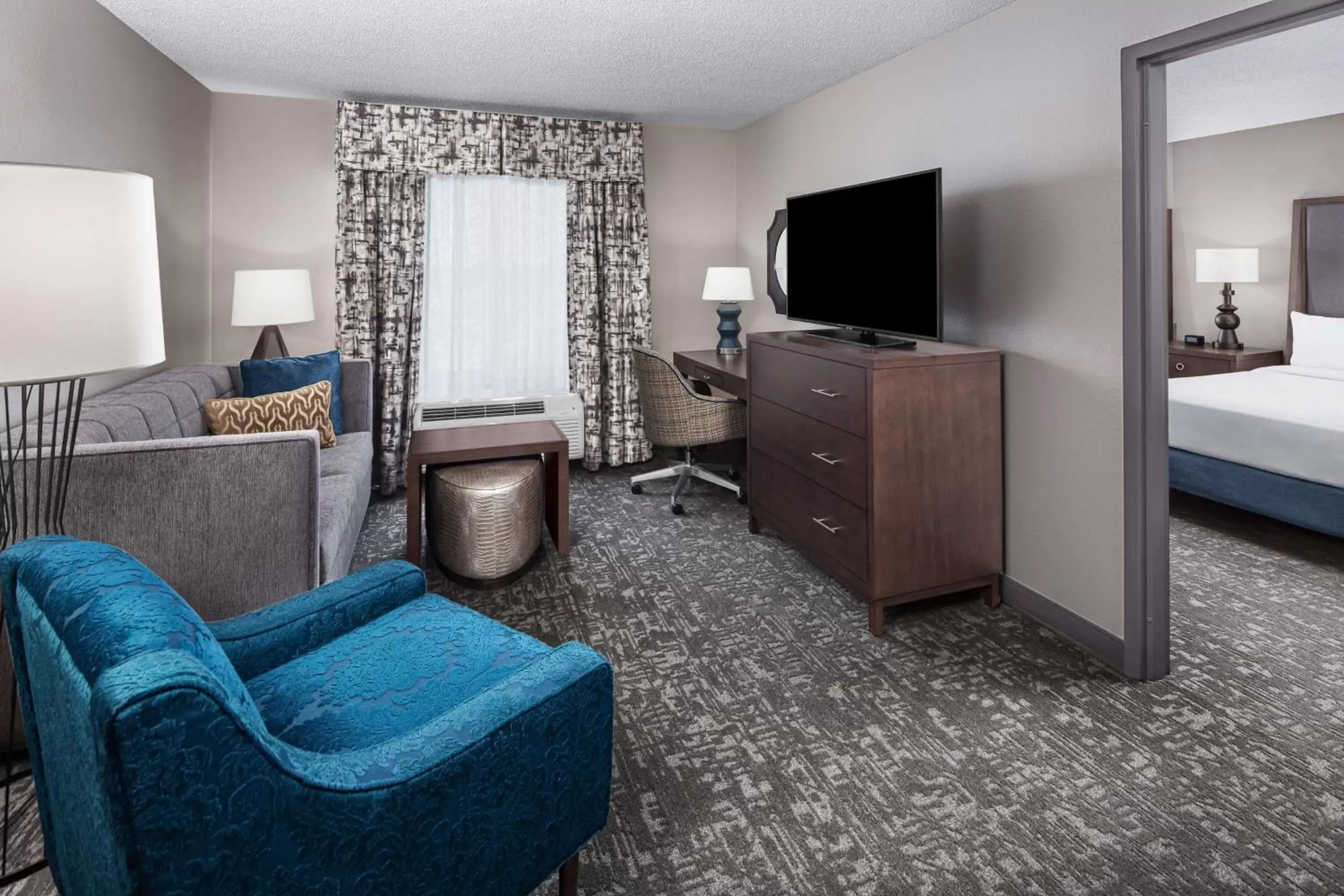 Bedroom, TV/Entertainment Center in Homewood Suites by Hilton Orland Park