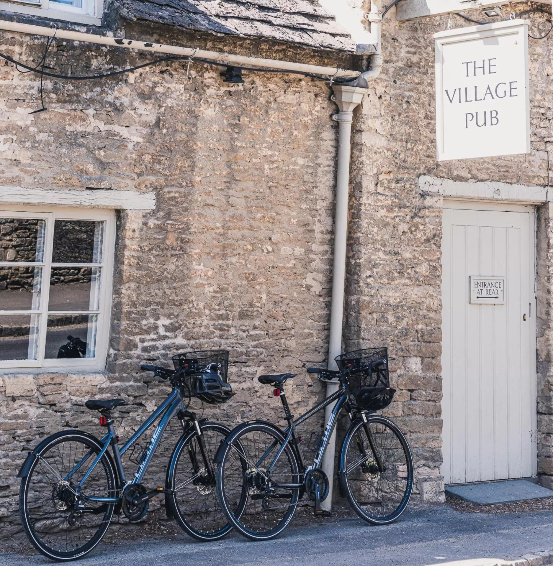 Facade/entrance in The Boot at Barnsley