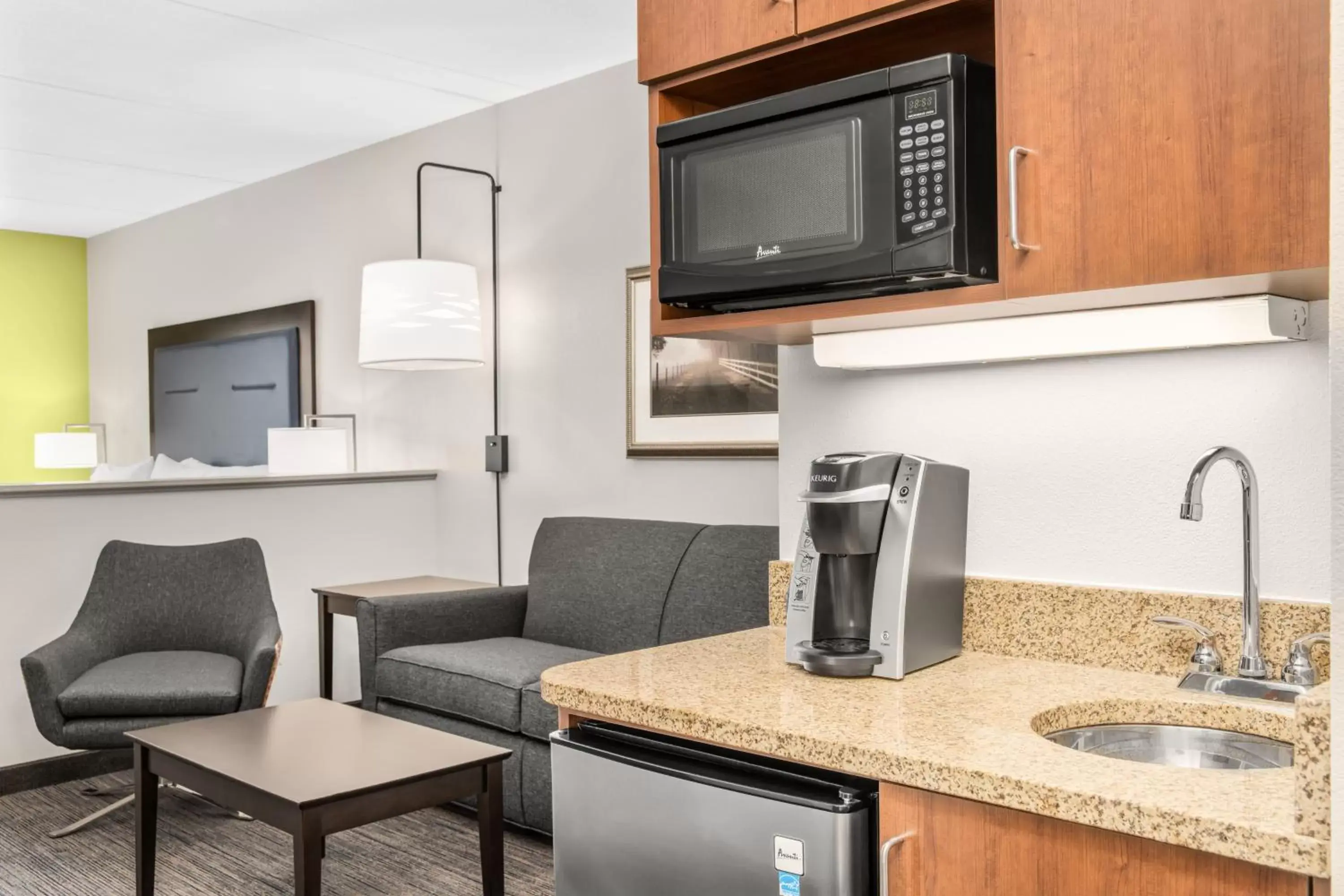 TV/Entertainment Center in Holiday Inn Express & Suites Wilmington-Newark, an IHG Hotel