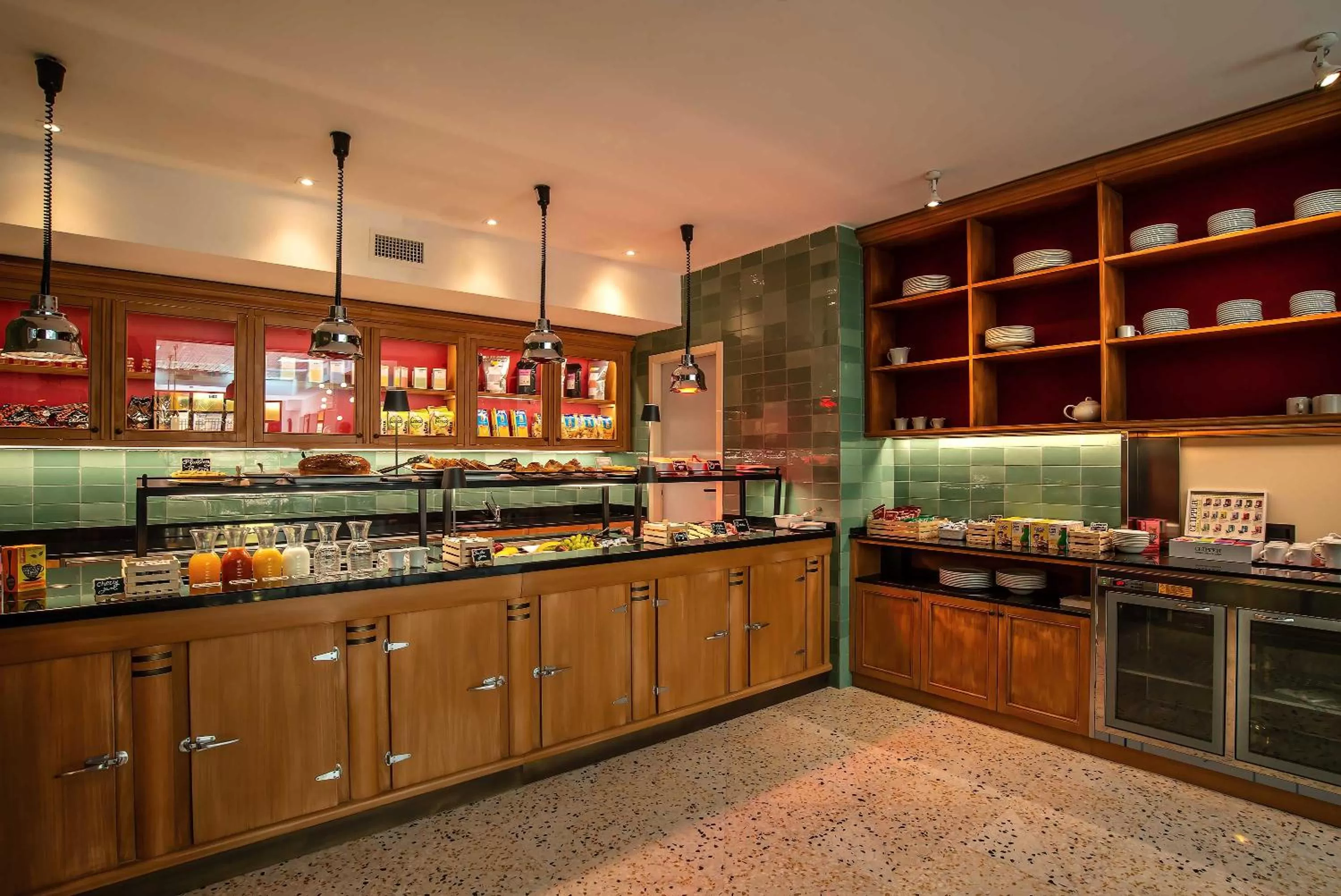 Property building in Albergo Etico Roma