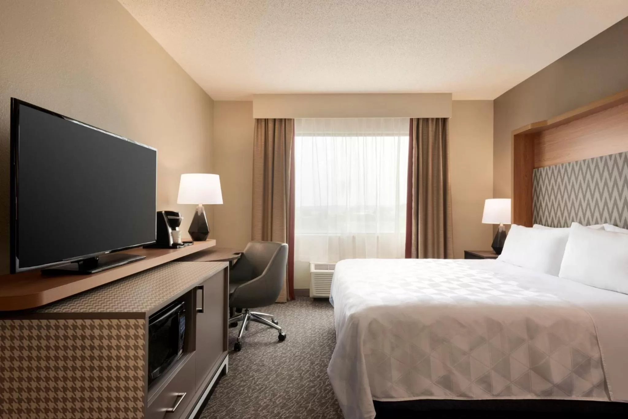 Standard King Room with River View in Holiday Inn Hotel & Suites Council Bluffs, an IHG Hotel