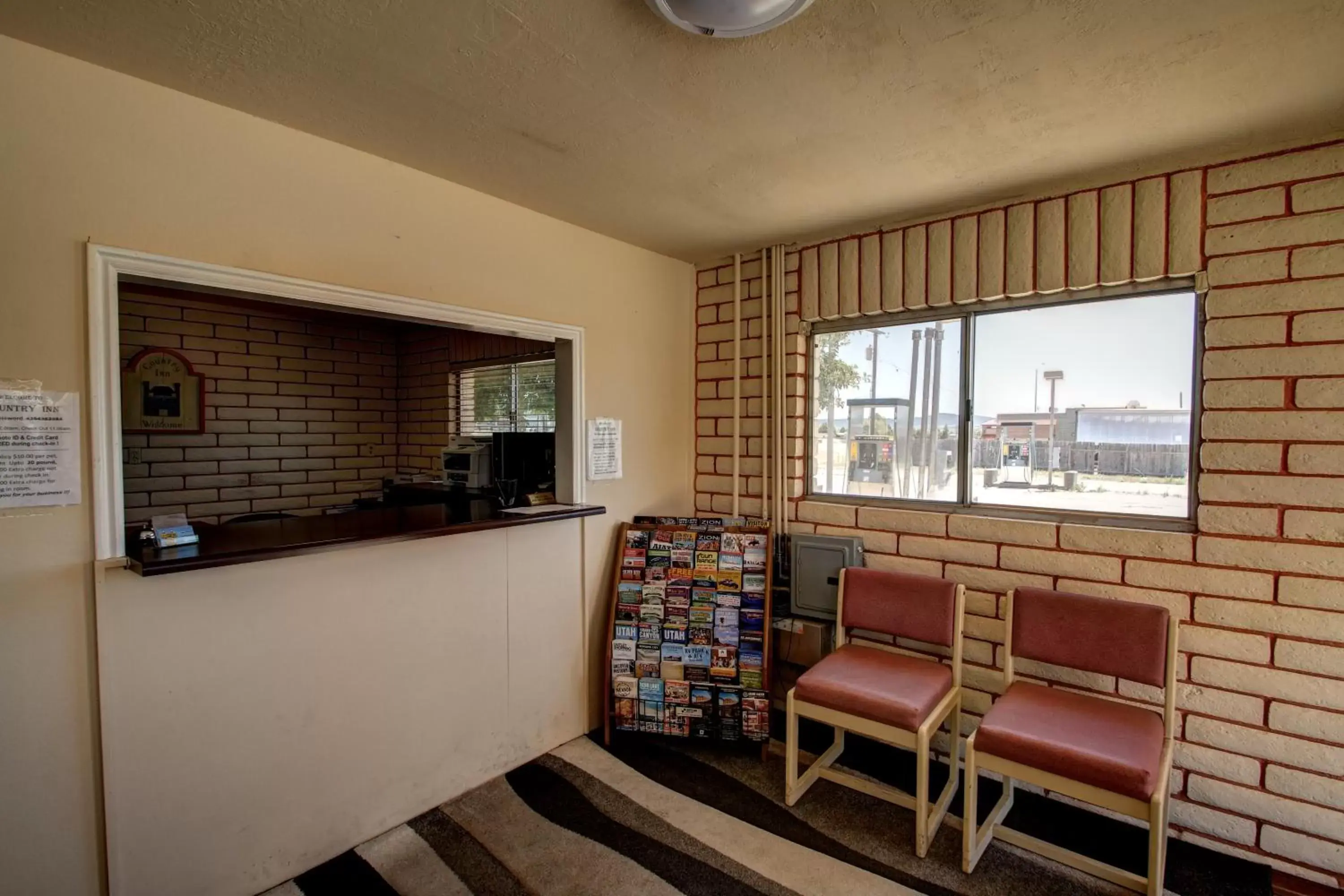 Lobby or reception, Seating Area in Country Inn Beaver Utah