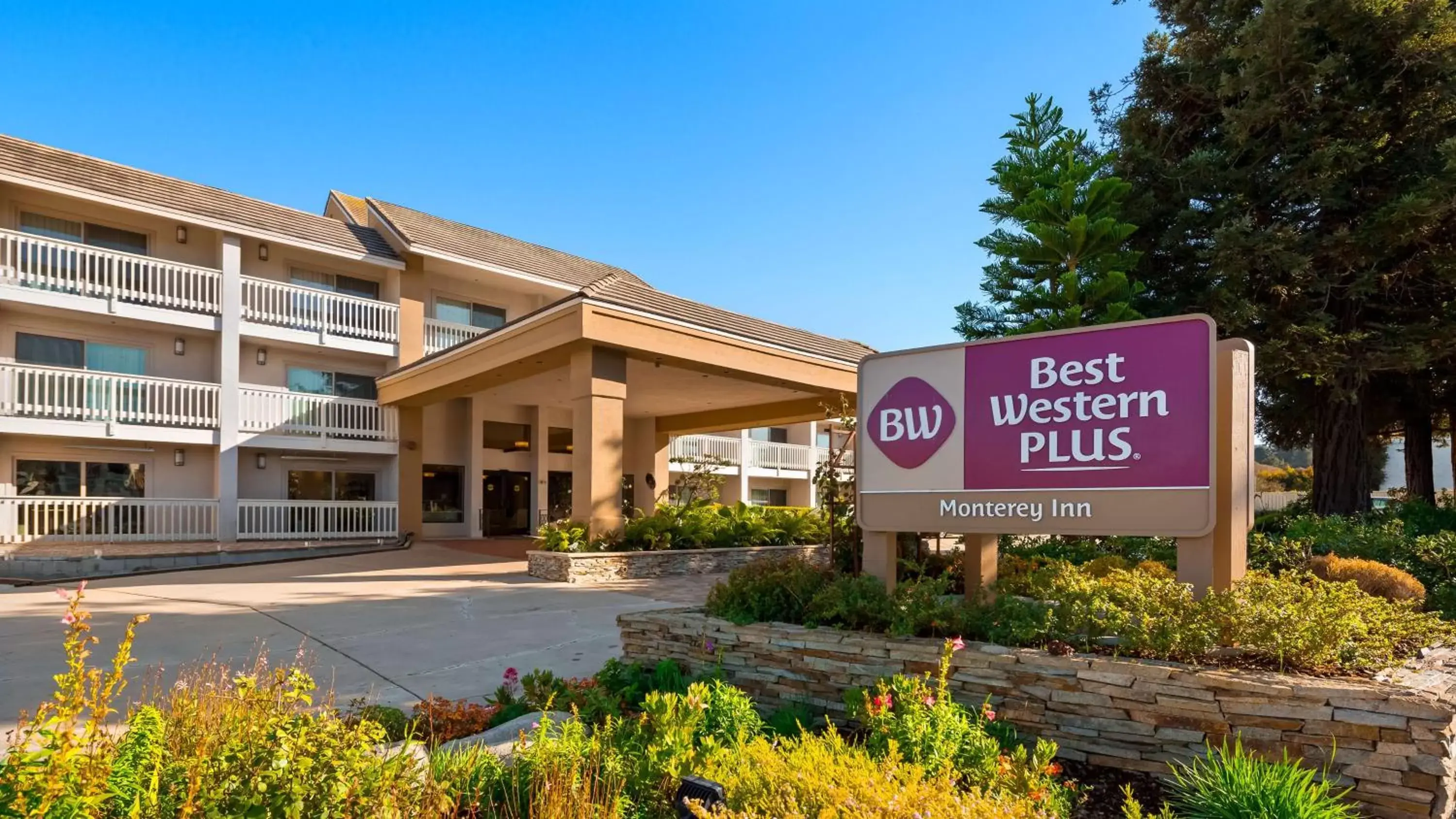 Property Building in Best Western Plus Monterey Inn