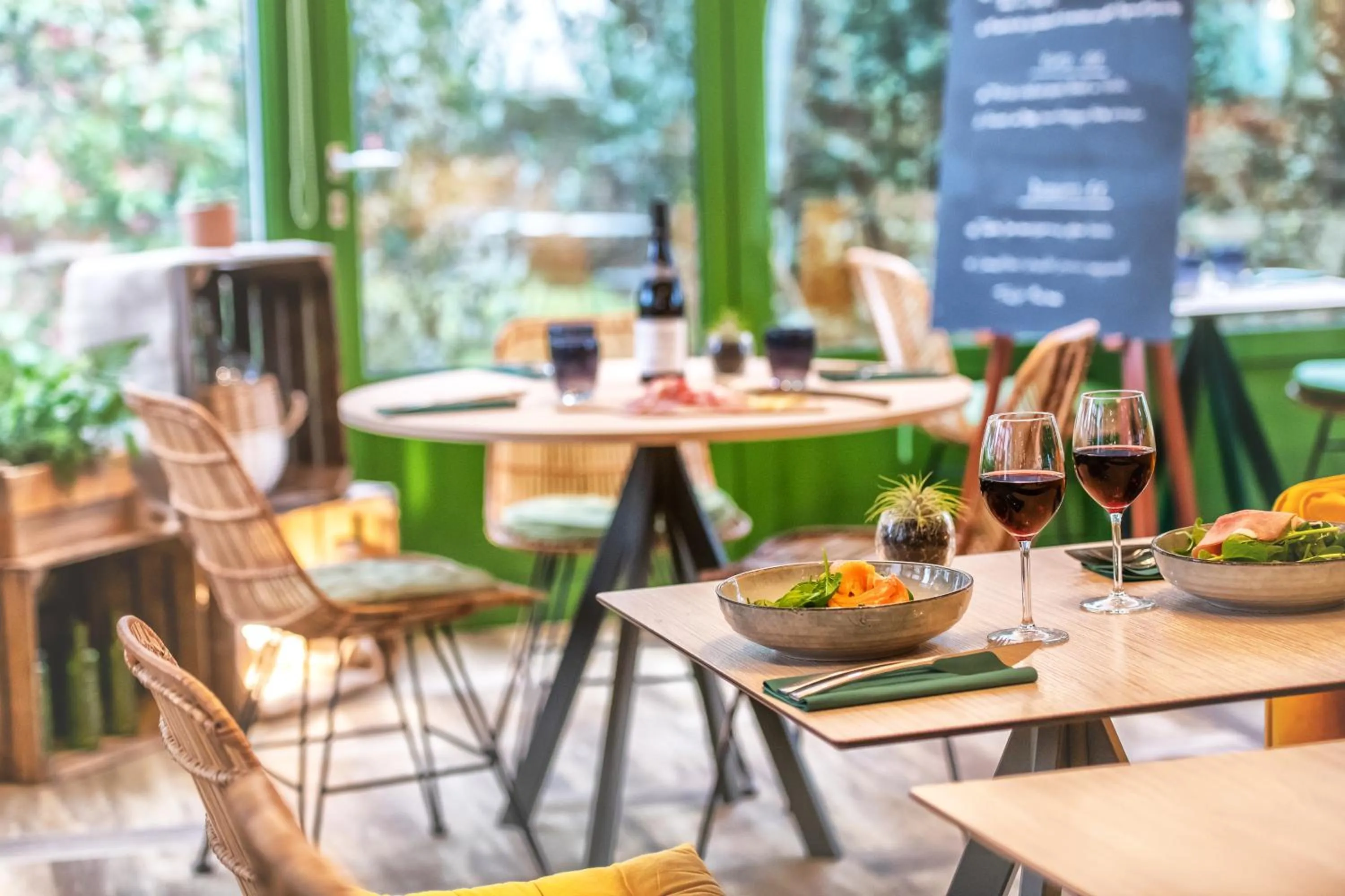 Restaurant/places to eat in Mercure Niort Marais Poitevin