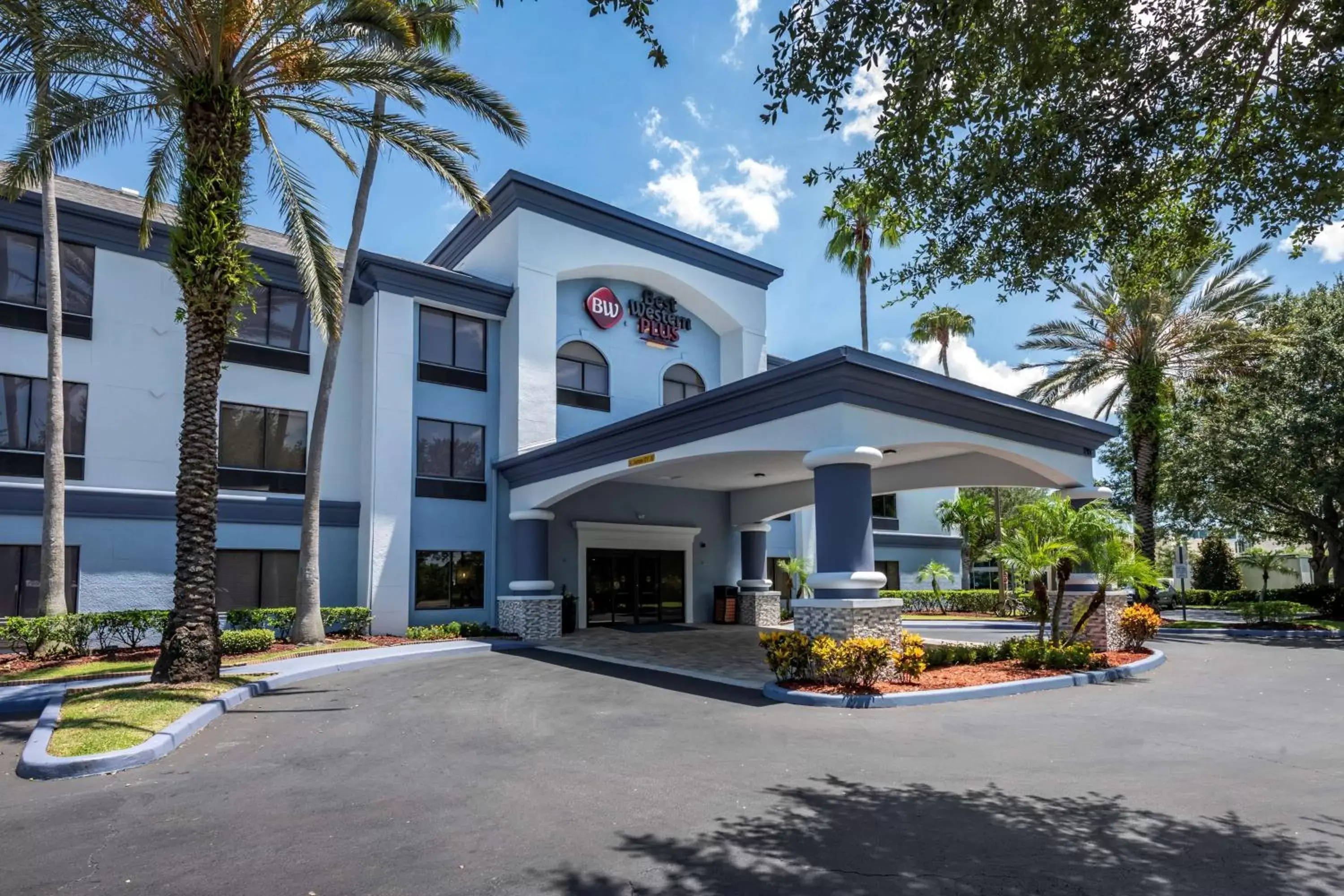 Property Building in Best Western Plus Orlando East - UCF Area