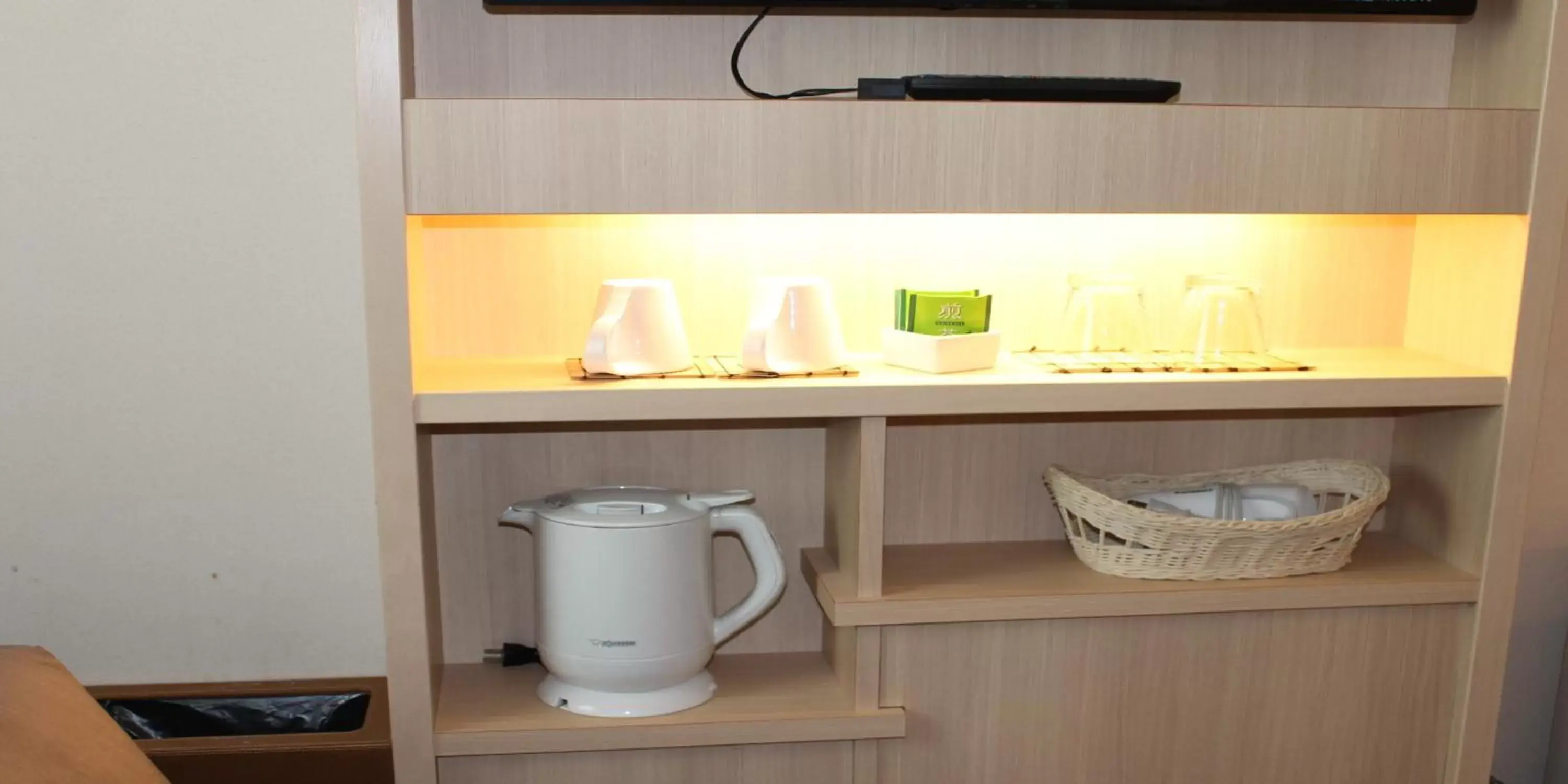 Coffee/tea facilities, Kitchen/Kitchenette in Nishitetsu Resort Inn Beppu