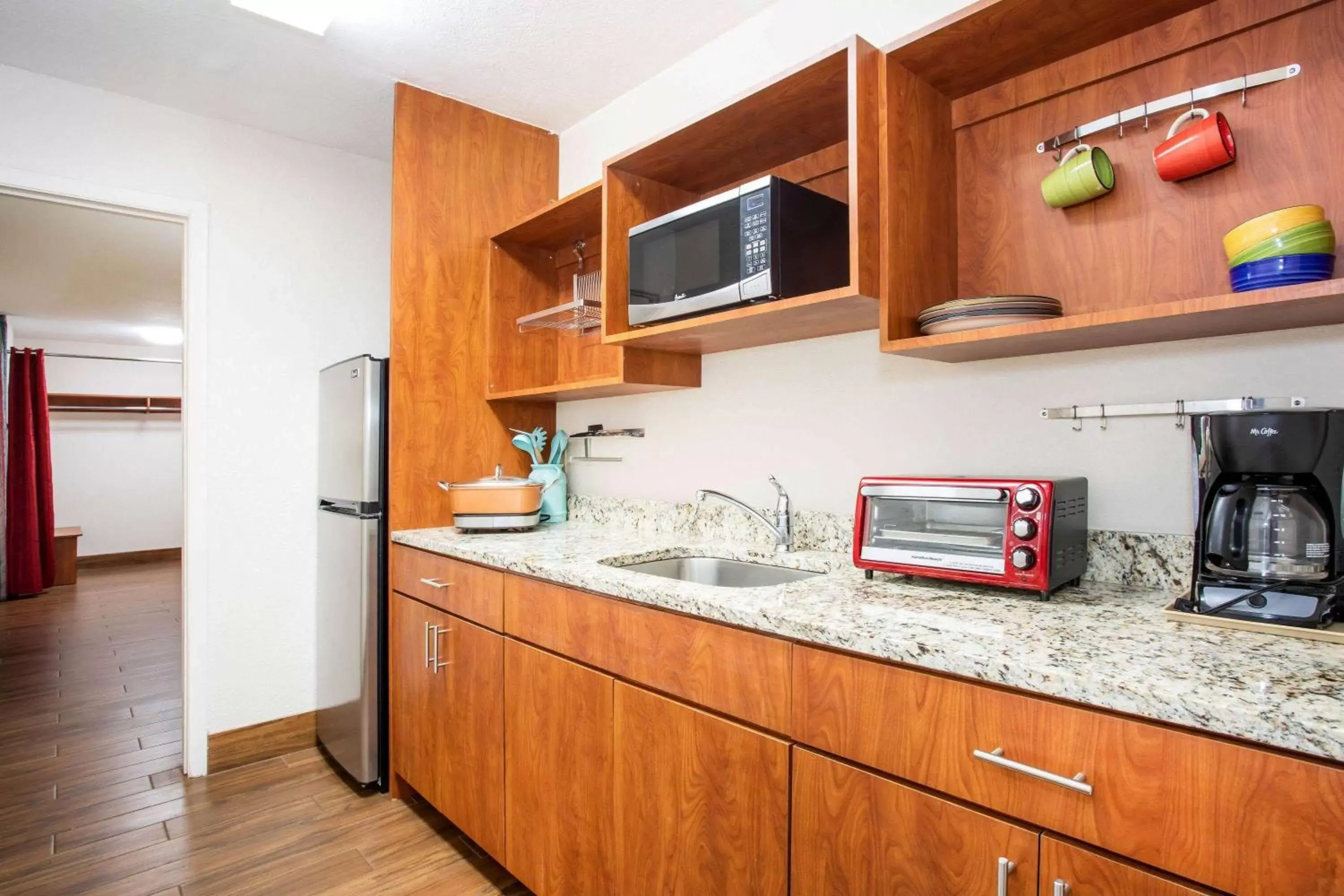 Photo of the whole room, Kitchen/Kitchenette in Super 8 by Wyndham North Palm Beach