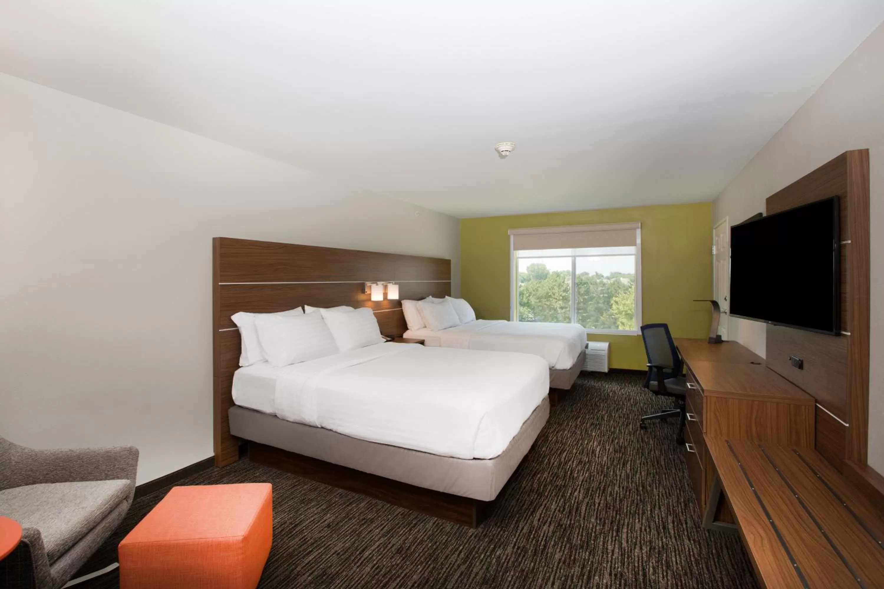 Photo of the whole room, Bed in Holiday Inn Express Hastings by IHG