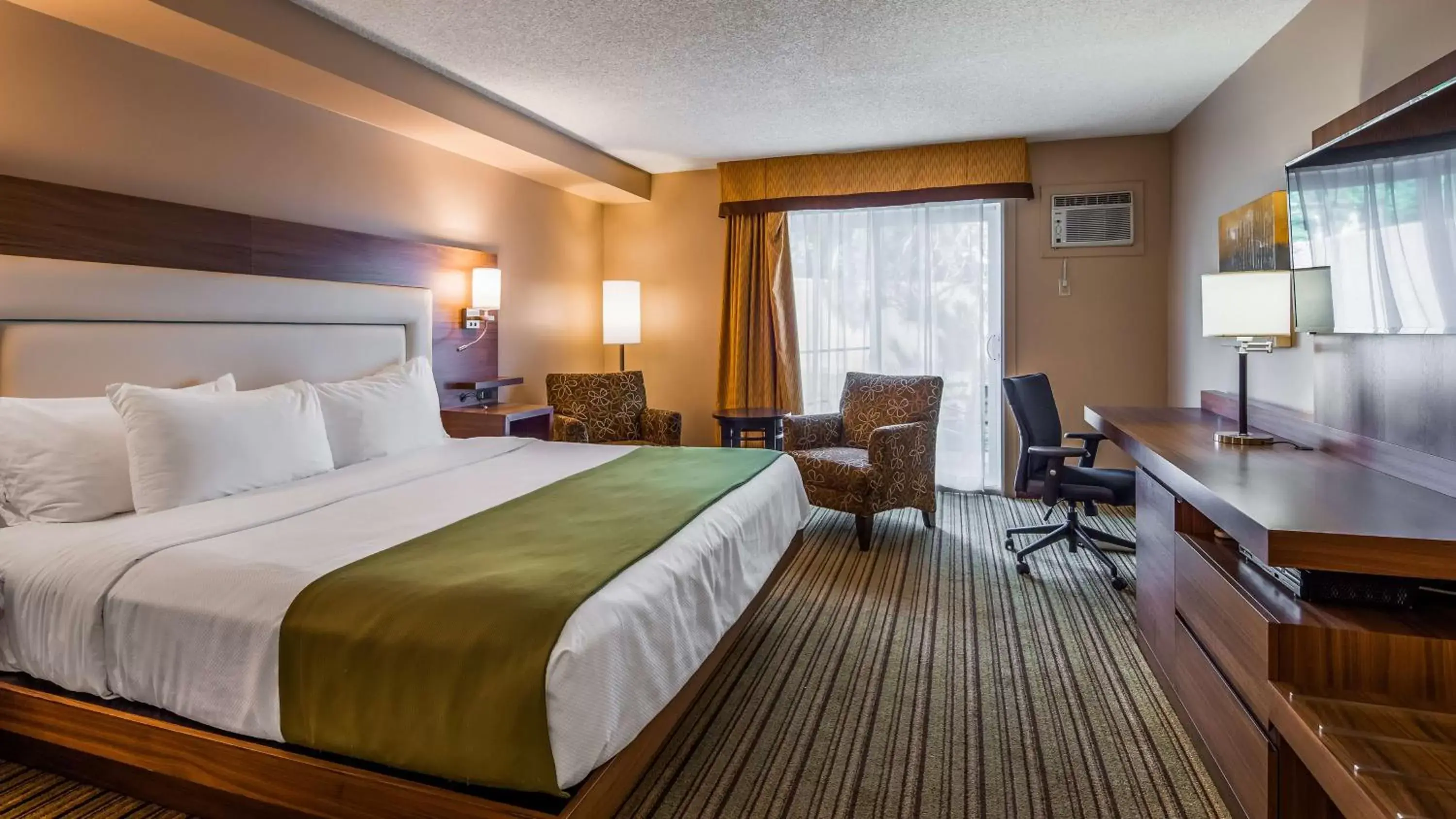 Photo of the whole room in Best Western Plus Mont-Laurier