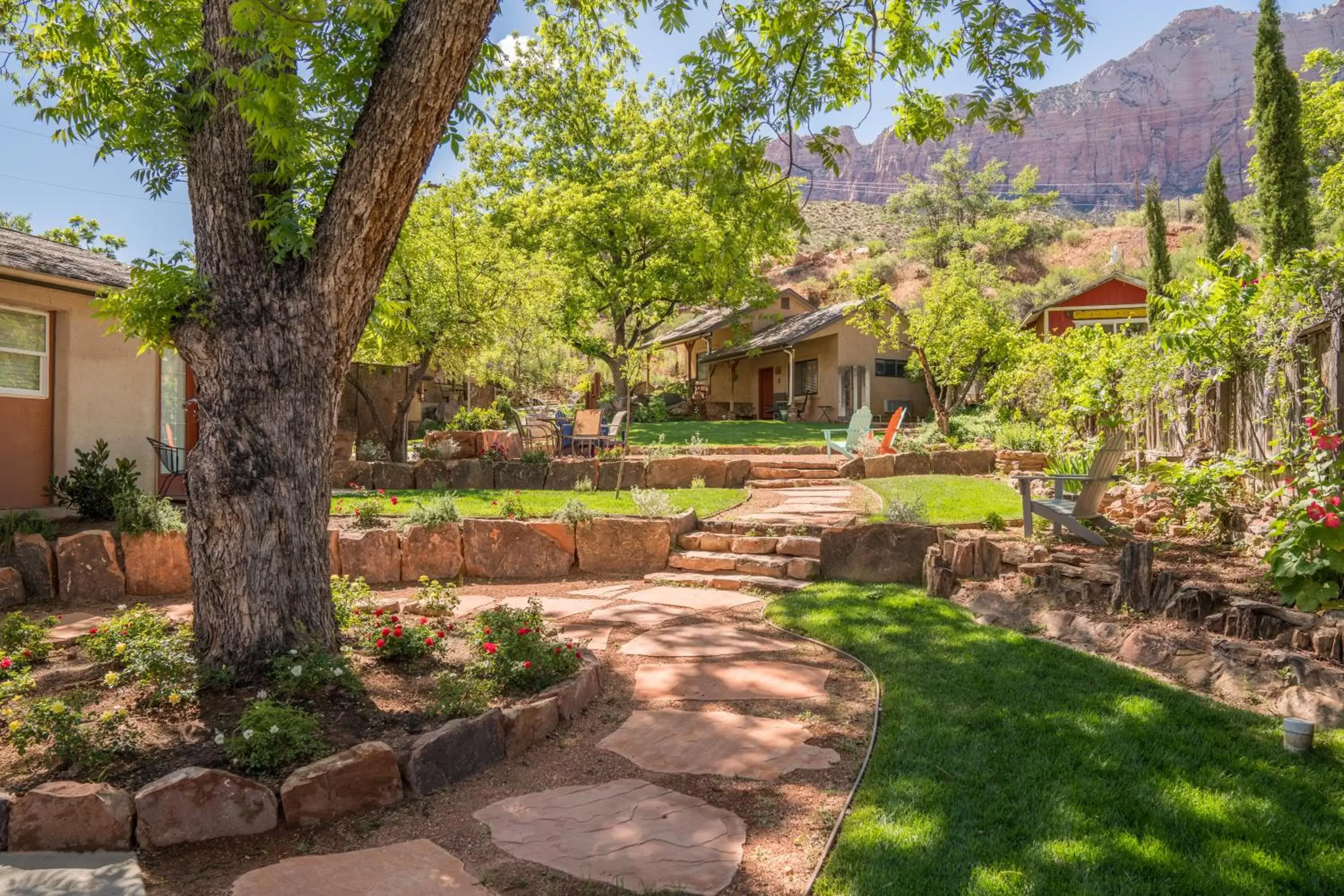 Garden in Red Rock Inn Cottages