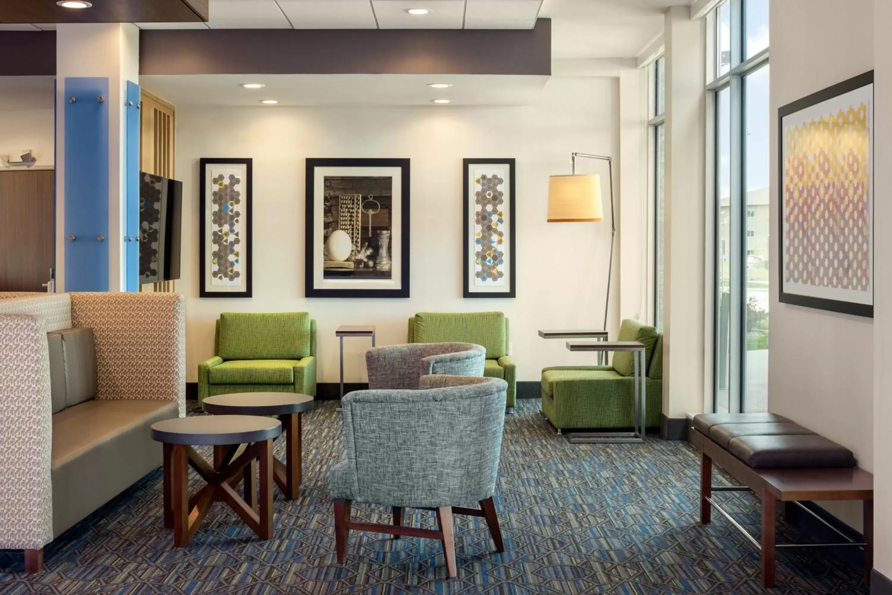 Property building, Seating Area in Holiday Inn Express & Suites - West Des Moines - Jordan Creek, an IHG Hotel