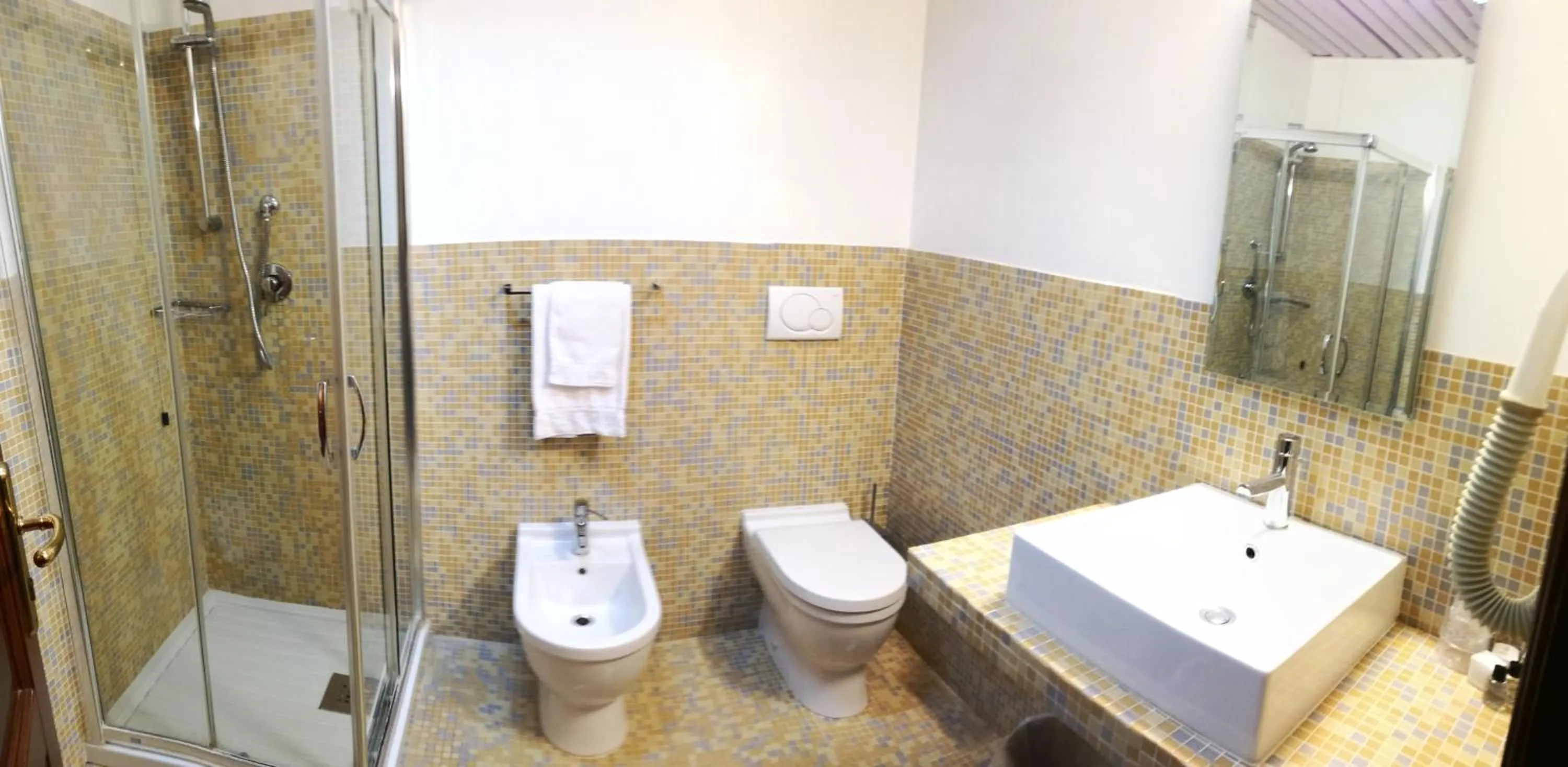 Bathroom in Hotel Leonardo Da Vinci