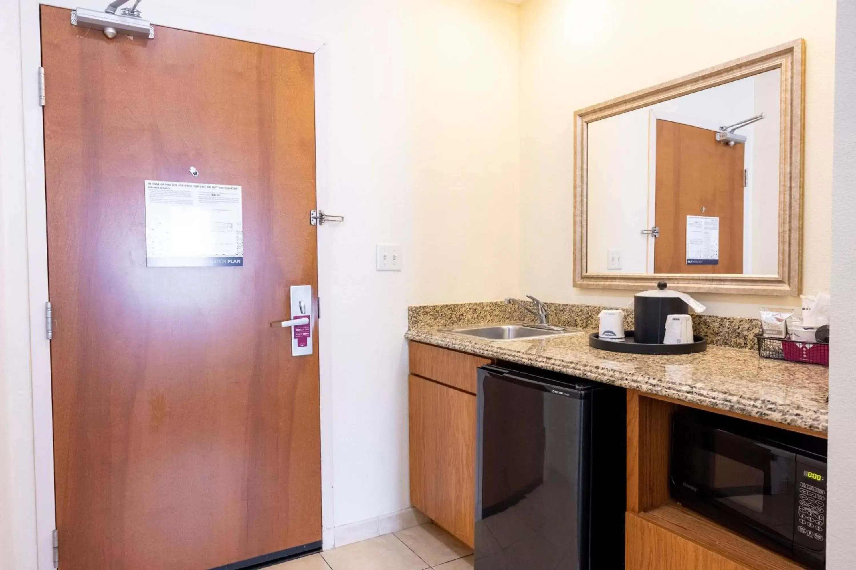 Photo of the whole room, Bathroom in Hampton Inn Alice