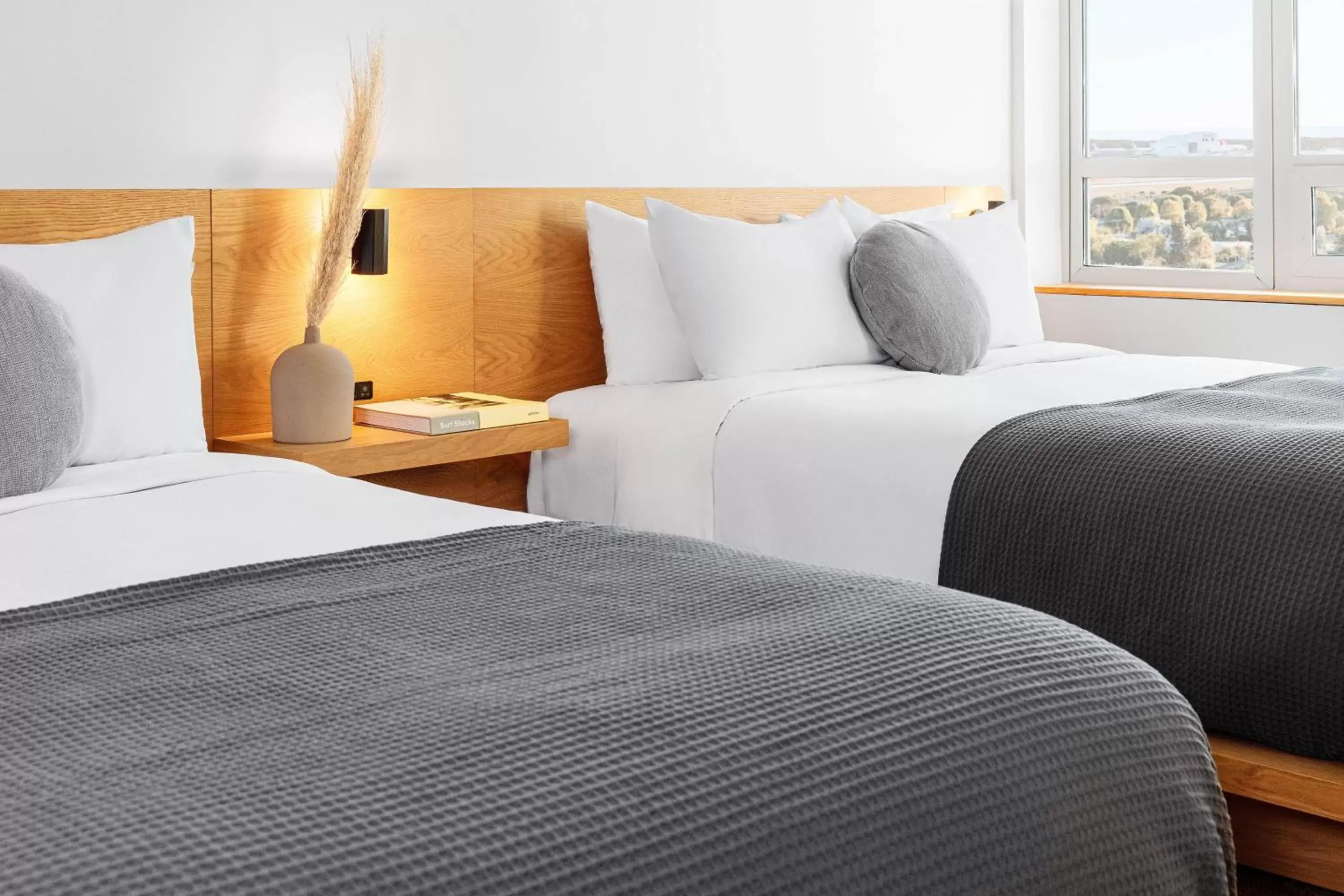 Photo of the whole room, Bed in Hotel June, Los Angeles, a Member of Design Hotels